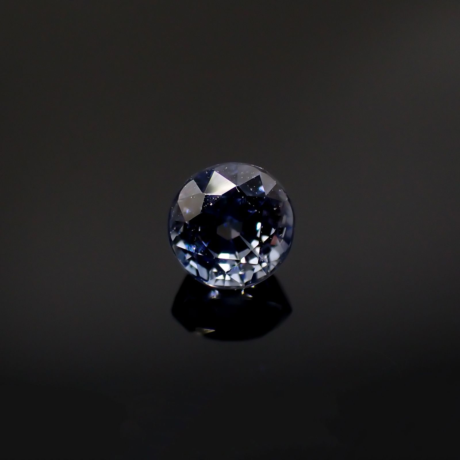 アイスブルーサファイア(宝石名サファイア)スリランカ/マダガスカル産 0.40ct 識別済[220515975]3.9x3.8mm前後