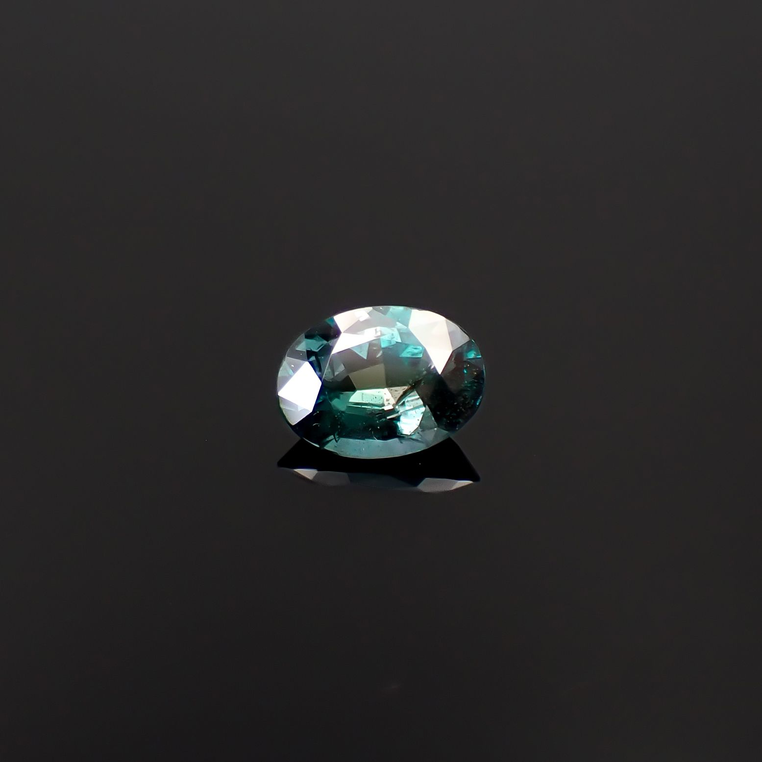 アレキサンドライト(宝石名アレキサンドライト)ブラジル産 GIA鑑付 0.88ct / 7.21x5.31mm前後 [260532227]