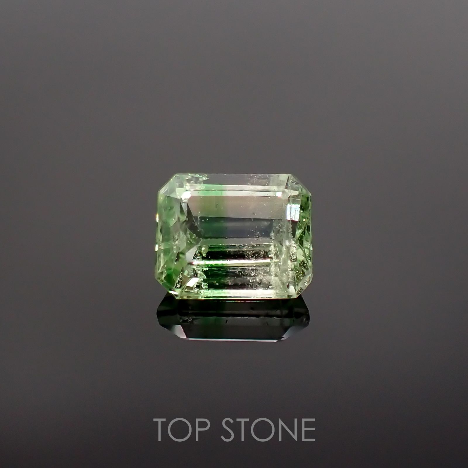 バイカラーツァボライト(宝石名グリーン グロッシュラー・ガーネット) タンザニア産 0.97ct 識別済[210711567]5.9×4.8mm前後