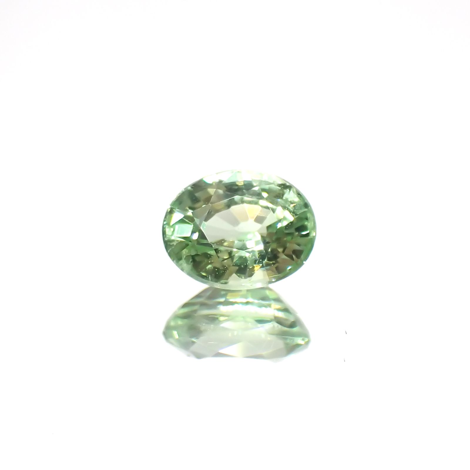 ミントガーネット(宝石名グリーン・グロッシュラー・ガーネット)タンザニア産 0.38ct 識別済[230923499]4.6x3.7mm前後