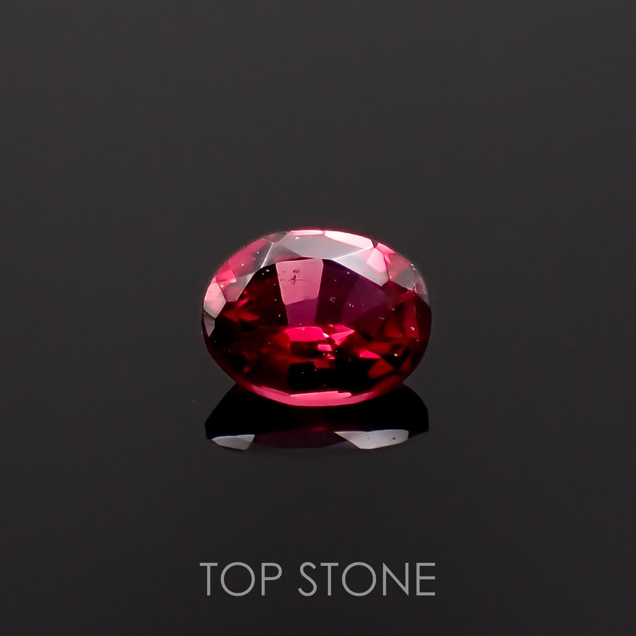レッドスピネル ビルマ/マダガスカル産 0.19ct[230220552]4x3.1mm前後