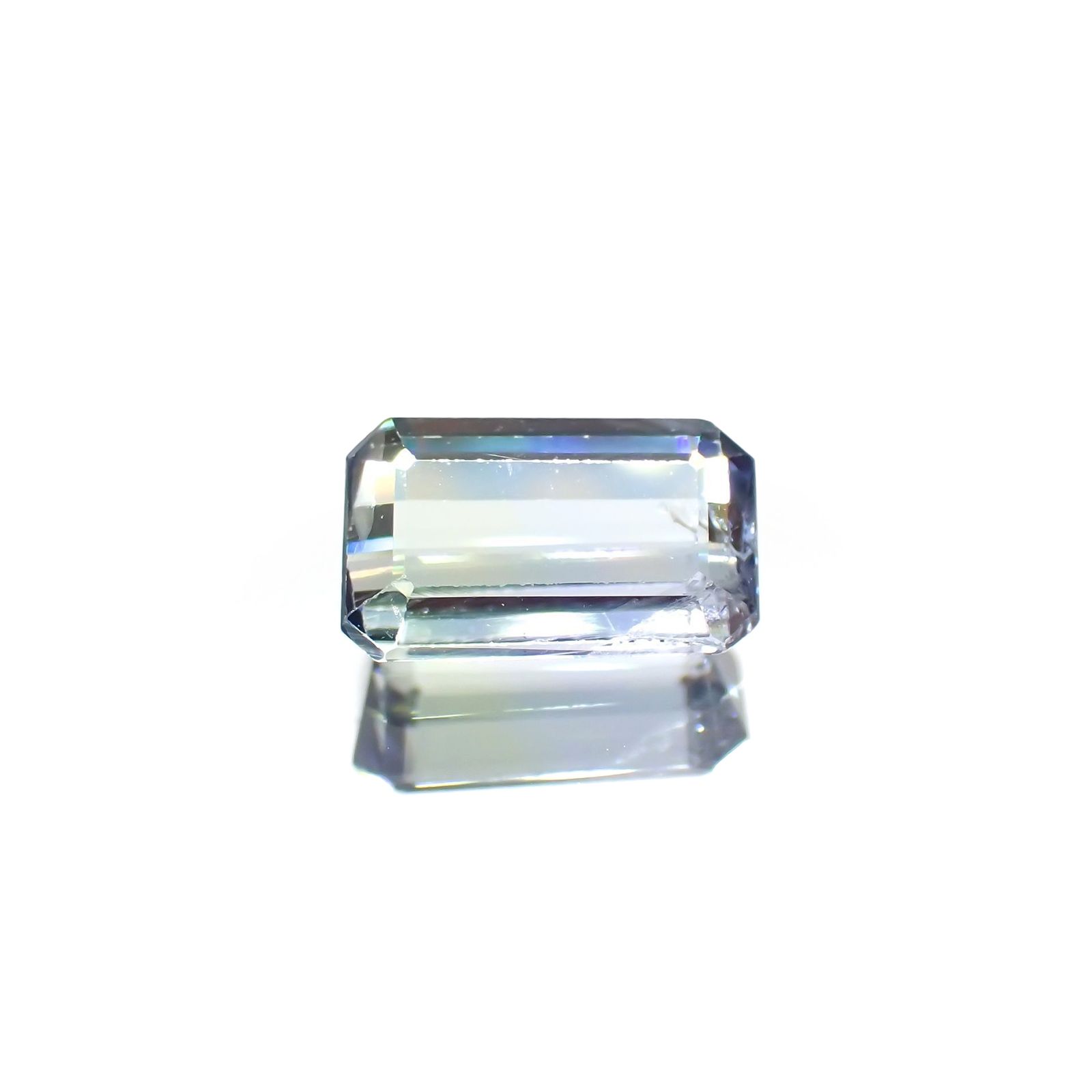 バイカラータンザナイト(宝石名バイカラー・ゾイサイト) タンザニア産 ソ付(彩珠) 0.858ct / 7.3x4.3mm前後 [210610943]