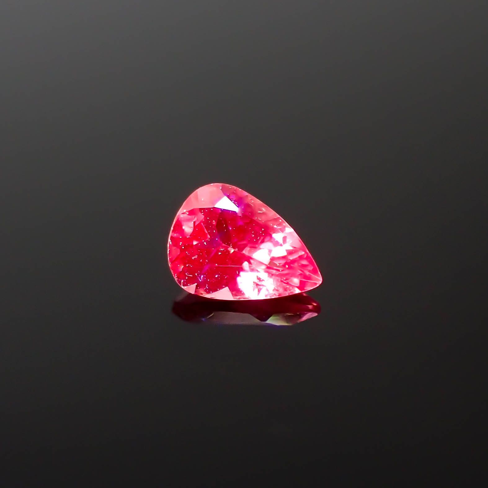 ホットピンクスピネル タンザニア・マヘンゲ産 0.13ct[240327007]4x2.8mm前後