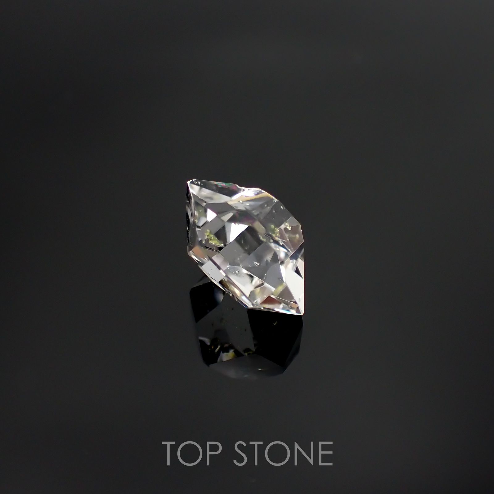 オイルインクォーツ パキスタン産 ルース 4.84ct[210811433]12.9×10mm前後