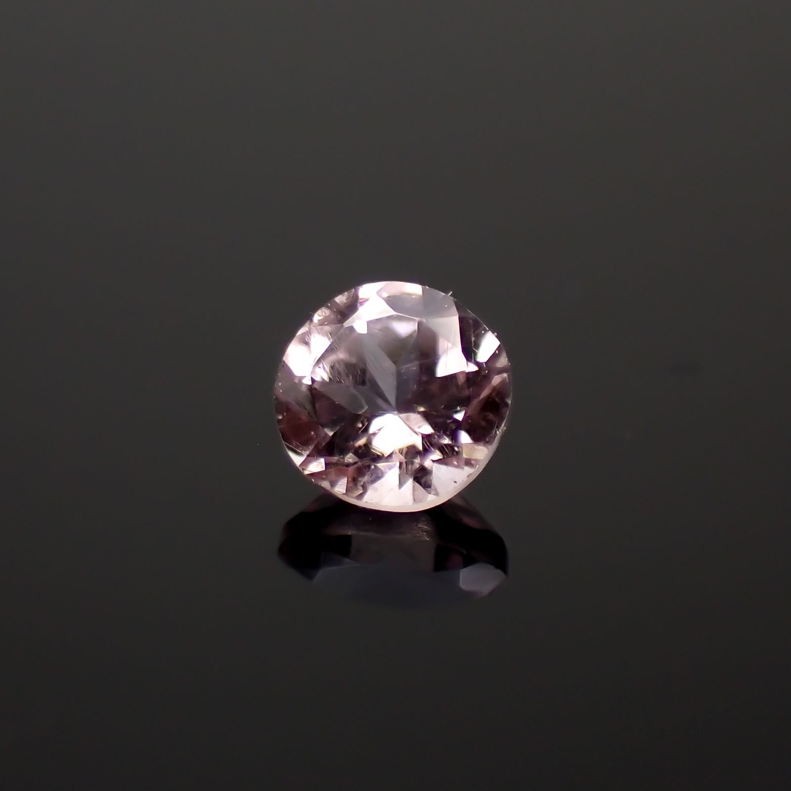 ドラゴンガーネット タンザニア産 0.19ct[230421439]3.2x3.2mm前後