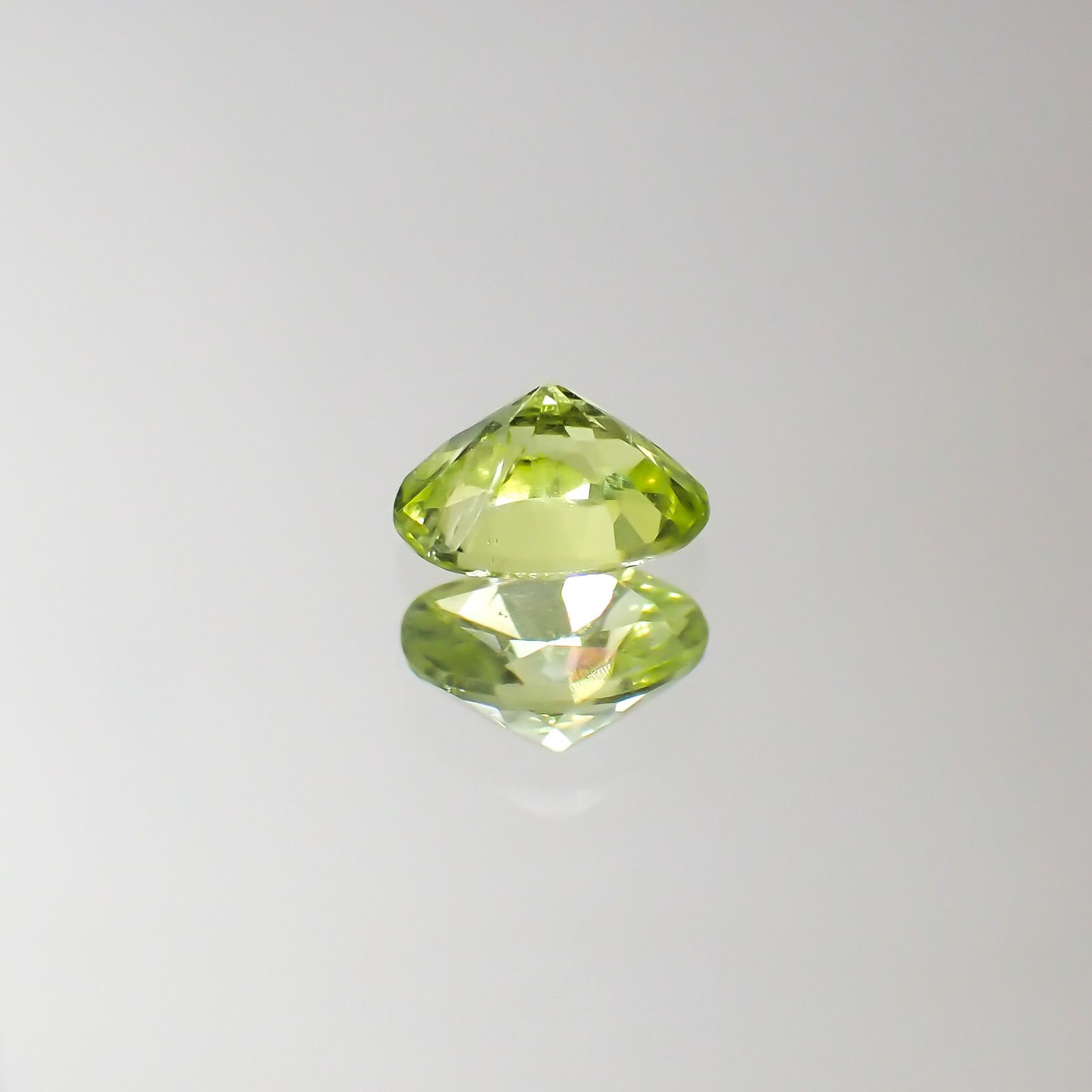 パロットクリソベリル(宝石名クリソベリル)インド産 0.50ct 識別済[220616418]5.7x4mm前後