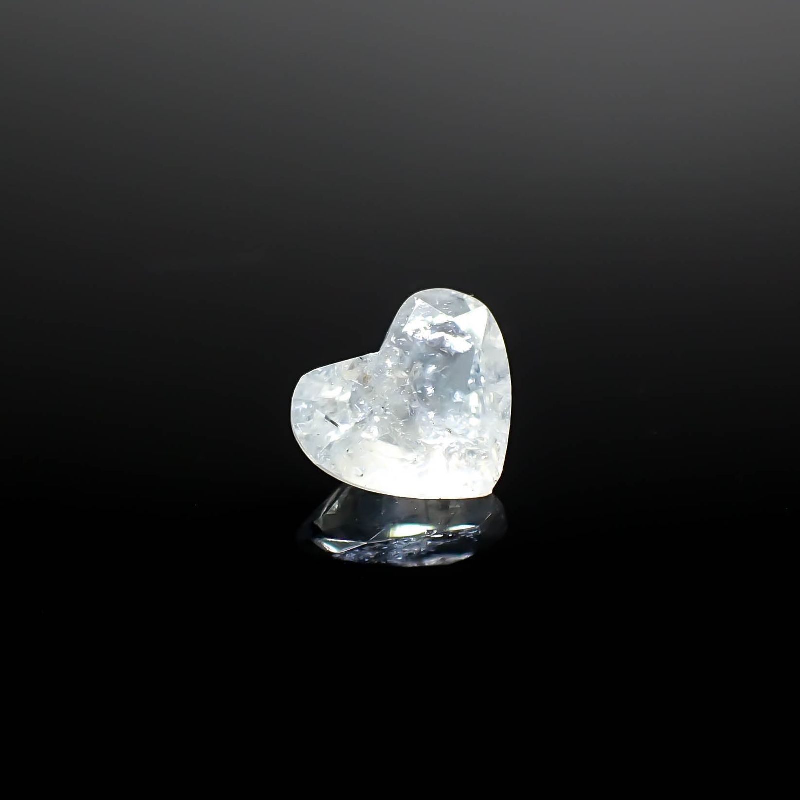 イリデッセンスアクアマリン ブラジル産 0.86ct [250730842]6.4x7.4mm前後