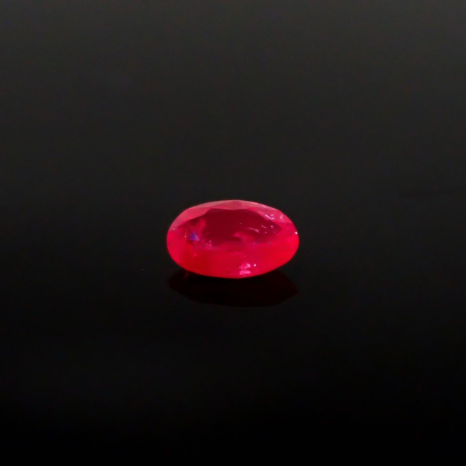 ルビー(宝石名ルビー)モザンビーク産 0.39ct 識別済[220616092]5.5x3.8mm前後