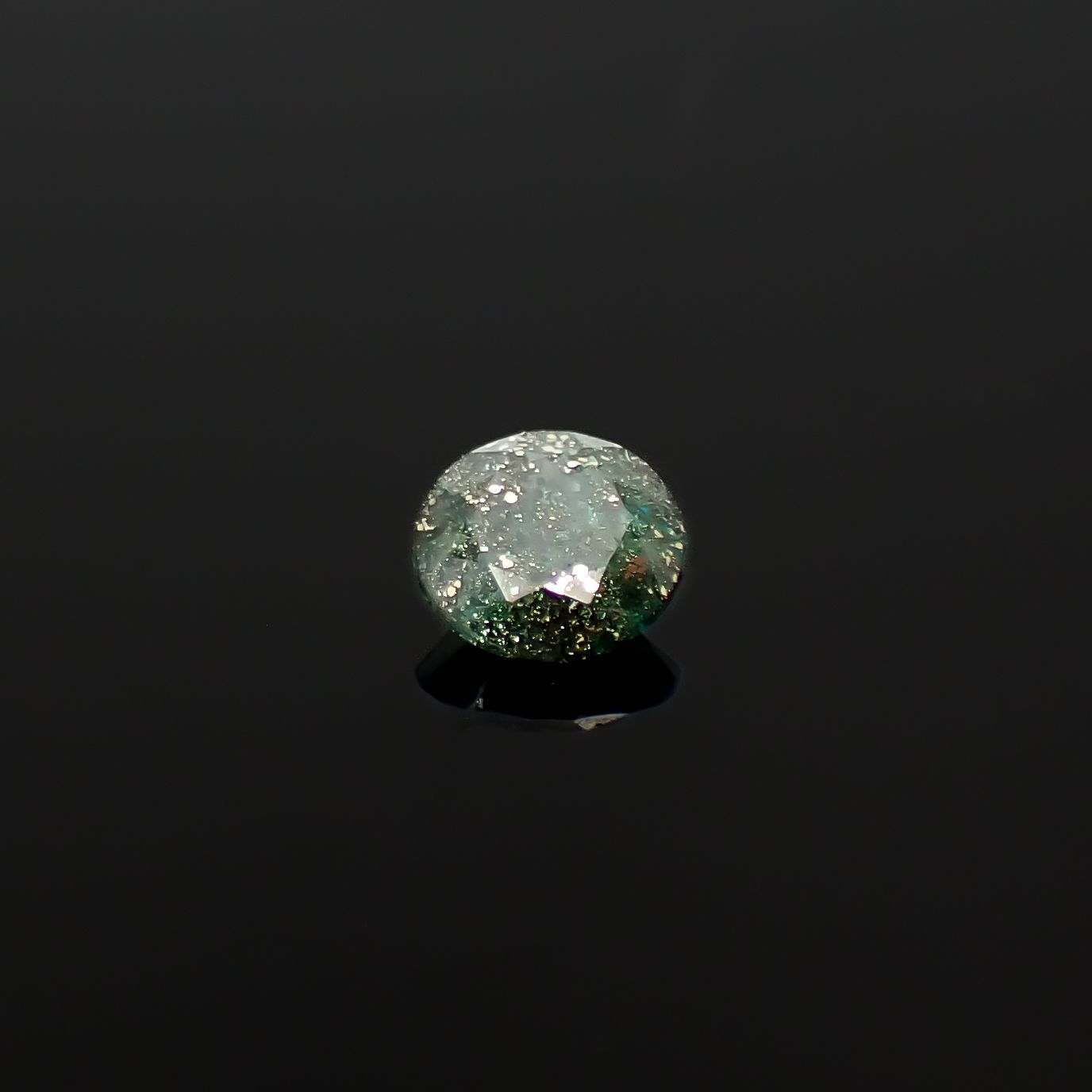 パイライトインエメラルド コロンビア産 0.22ct / 4.2x4.2mm前後 [260532125]