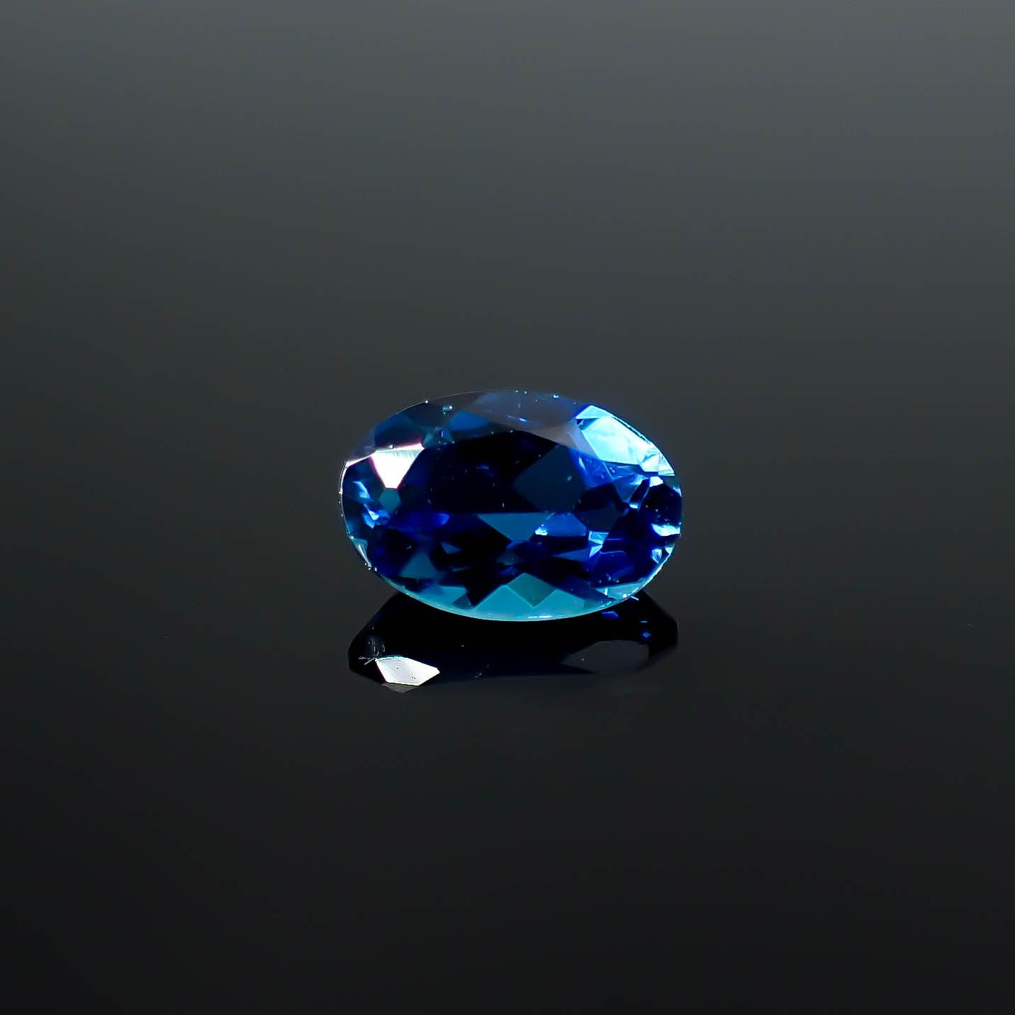 インディゴライト ブラジル産 0.48ct / 6.2x4.1mm前後 [250931095]