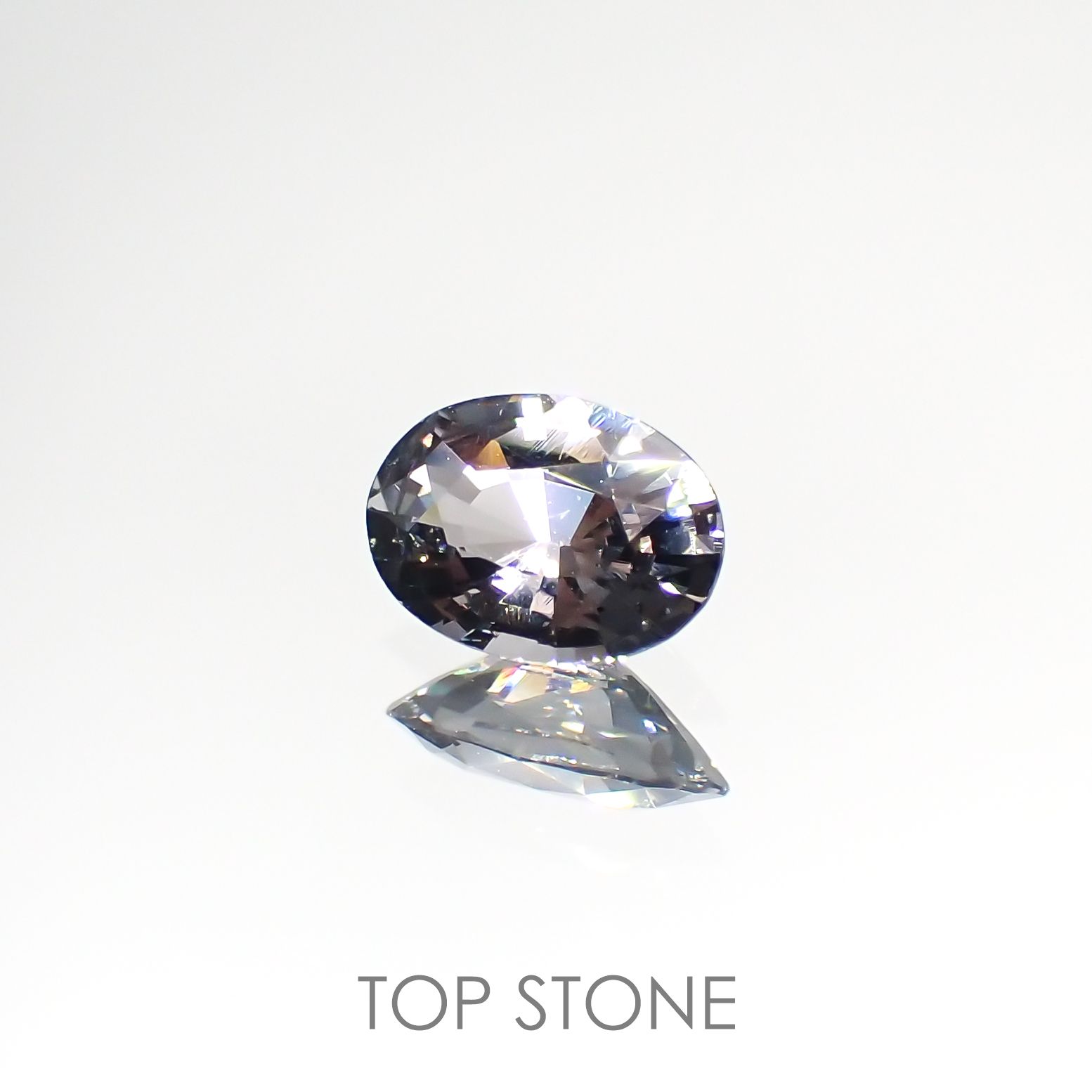 プラチナスピネル(宝石名スピネル) ビルマ産 0.648ct ソ付(彩珠)[210912847]6.6×4.8mm前後