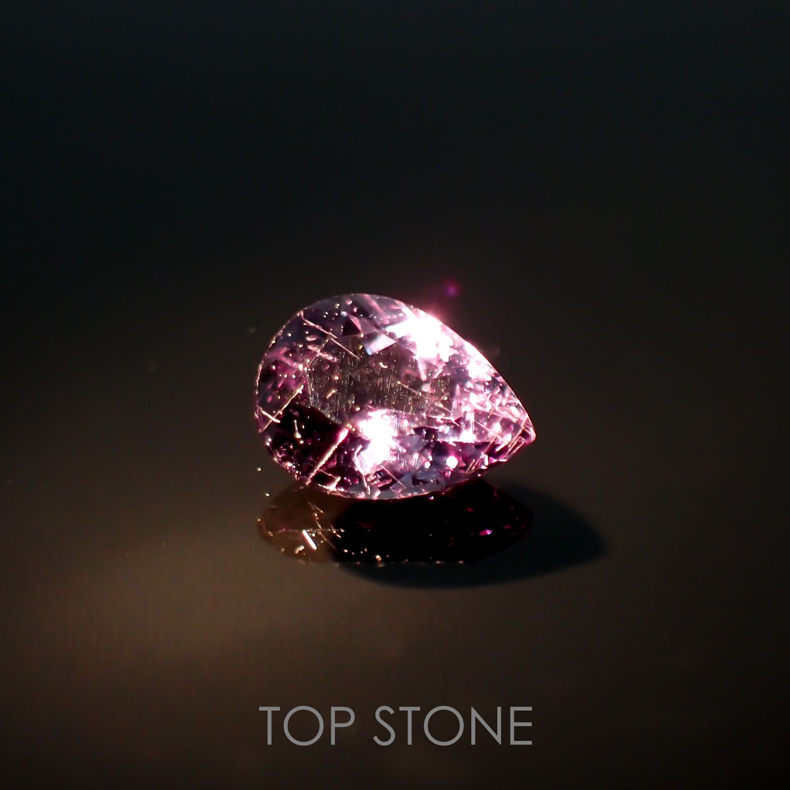 カラーチェンジガーネット アレキタイプ(宝石名ガーネット)マダガスカル・ベキリー産 0.18ct 識別済[220616433]4.1x3.1mm前後