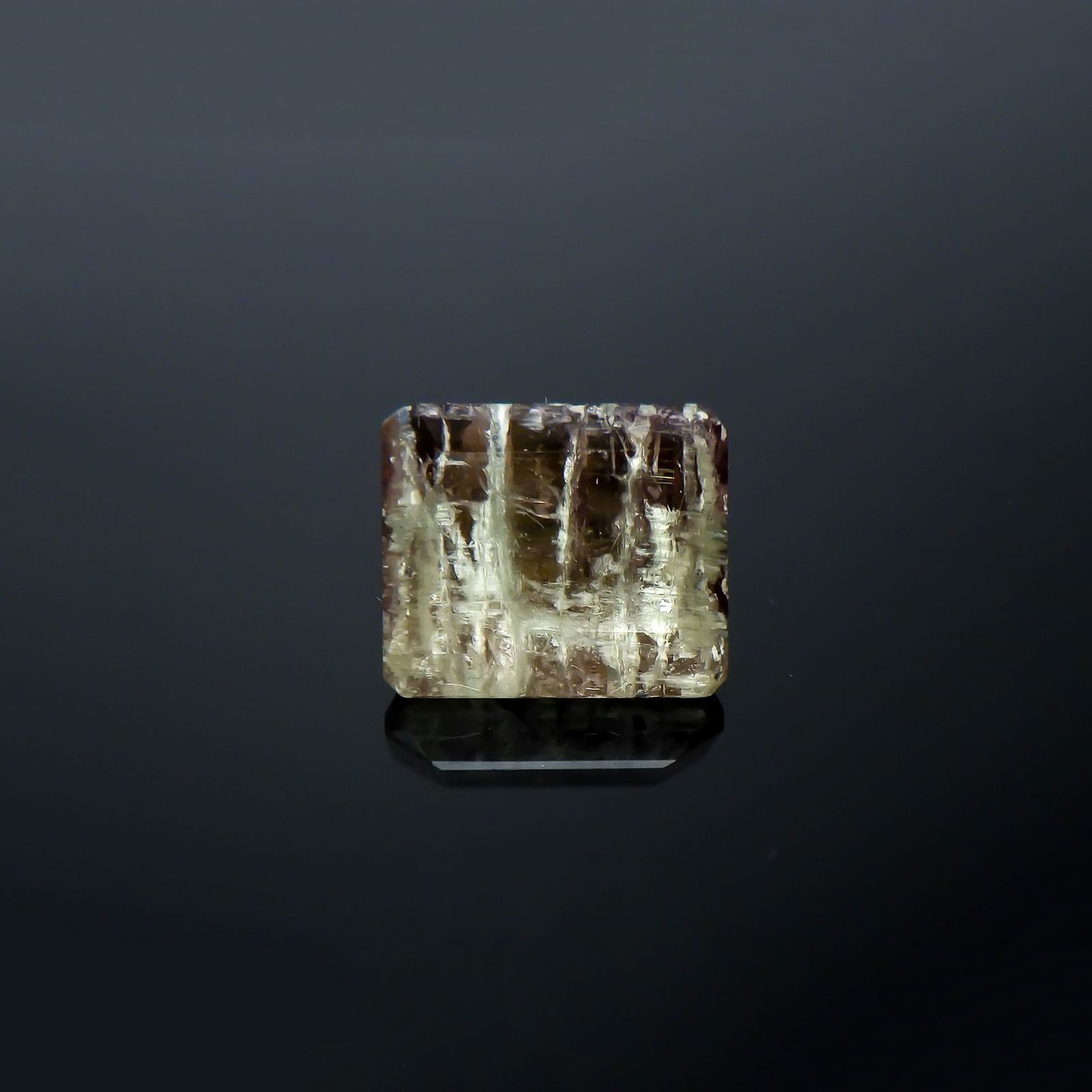 ゼブラトルマリン ブラジル産 2.81ct / 8.9x7.7mm前後 [220515927]