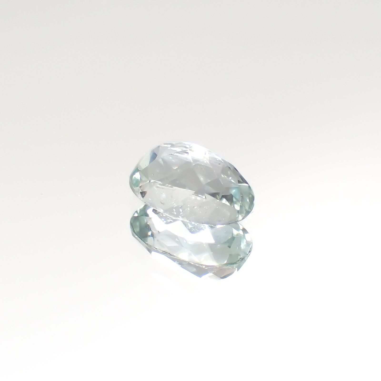 ユークレース(宝石名ユークレース)コロンビア産 1.216ct ソ付(彩珠)[220616448]7.9x5.1mm前後