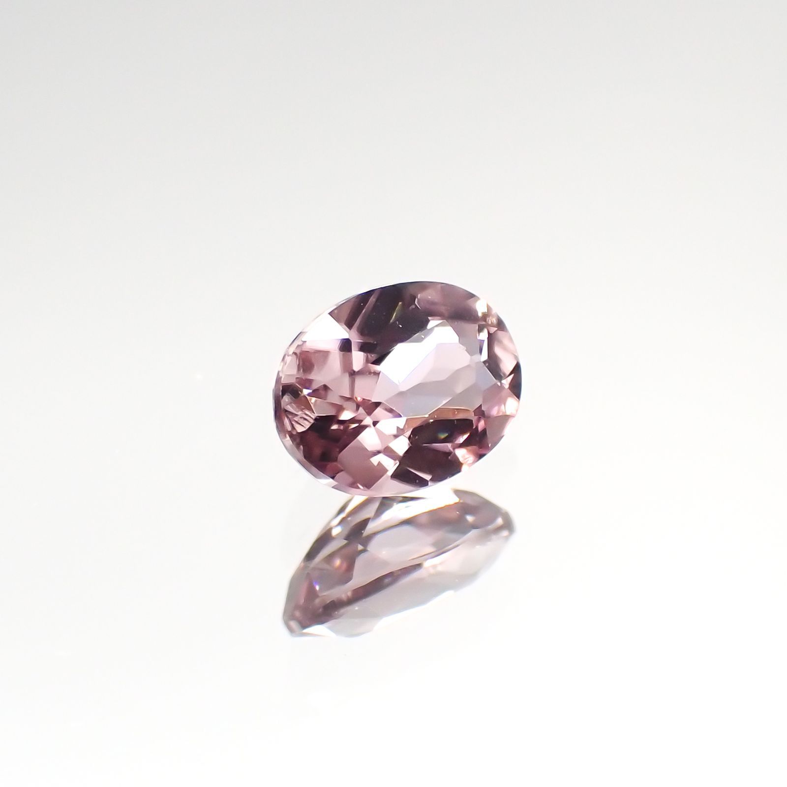 ピンクダイアスポア(宝石名ダイアスポア) アフガニスタン産 0.38ct 識別済[210912433]5.2×3.8mm前後