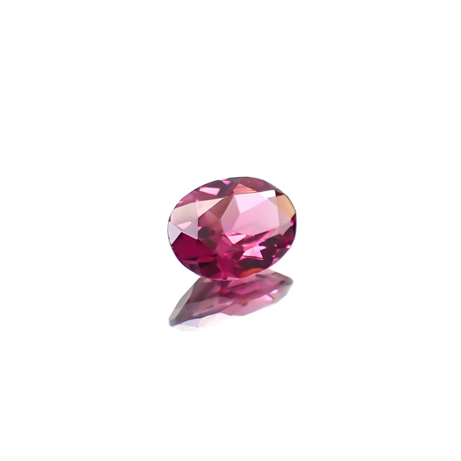 ロードライトガーネット(宝石名ロードライト・ガーネット)ブラジル産 0.85ct 識別済[250530364]7.1x5.1mm前後