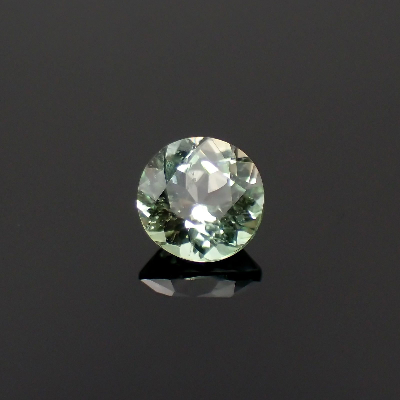 バナジウムコーネルピン(宝石名コーネルピン)タンザニア・タンガ州産 0.36ct 識別済[230521913]4.4x4.4mm前後