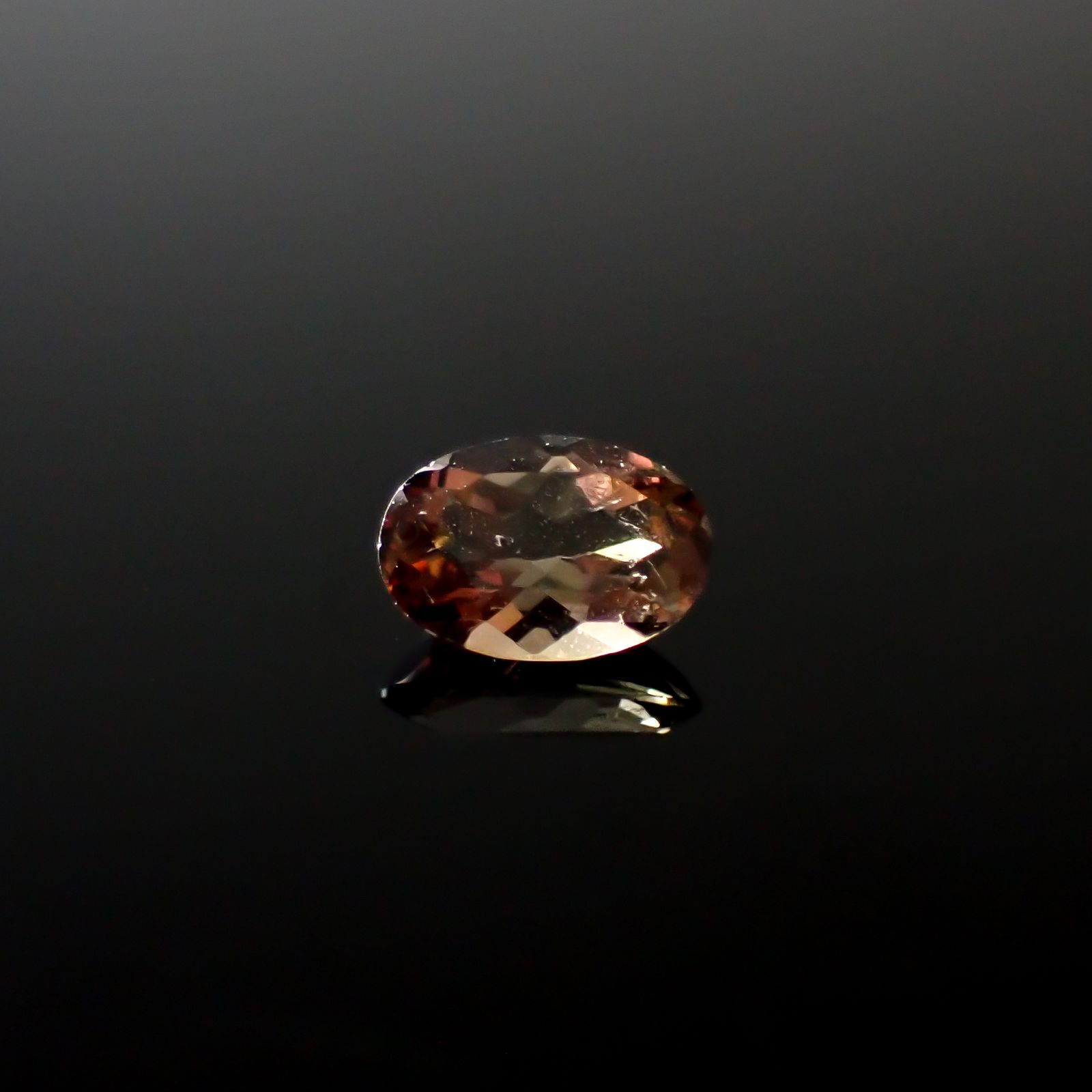 アキシナイト パキスタン産 0.42ct[240628148]5.7x3.9mm前後