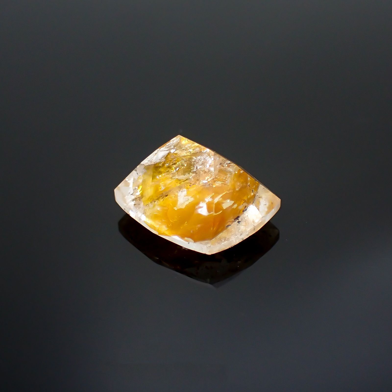 オーロラクォーツ ブラジル・ミナスジェライス産 13.95ct[220114357]17x13.8mm前後