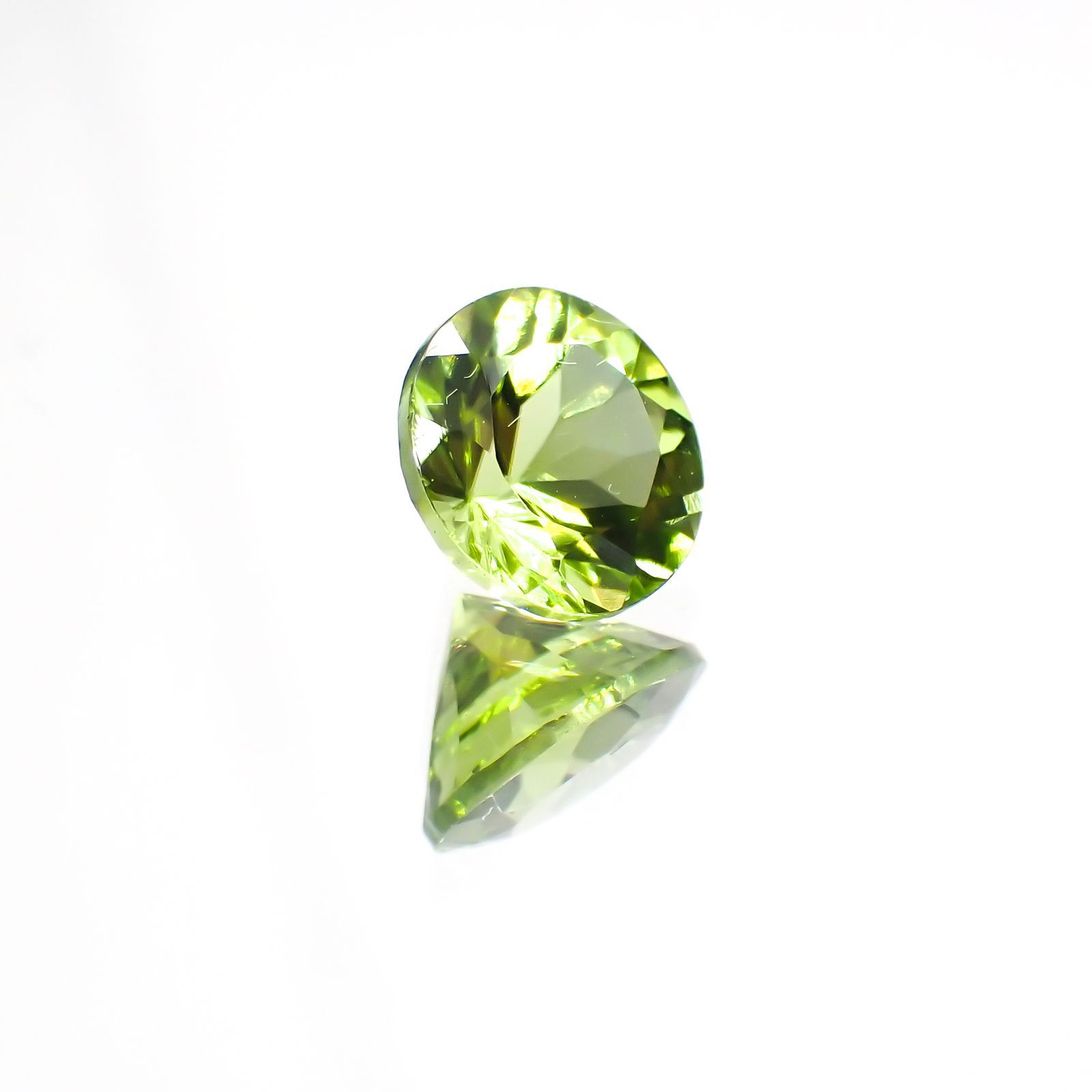 ペリドット(宝石名ペリドット) パキスタン産 ルース 1.39ct 識別済[211013088]6.9×6.9mm前後