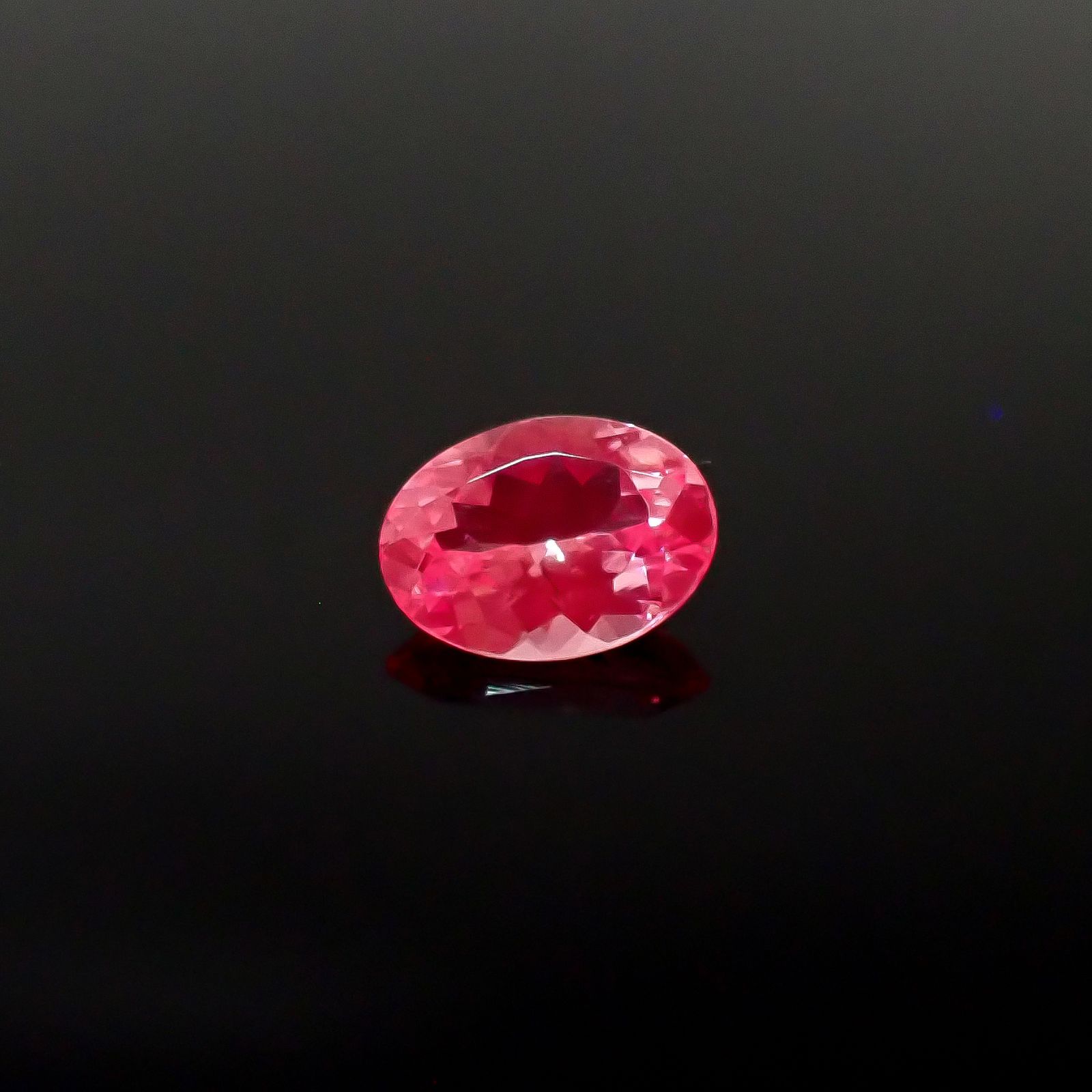 ピンクスピネル(宝石名ピンク・スピネル)ビルマ/マダガスカル産 0.850ct ソ付(彩珠)[250730809]7.1x5.3mm前後