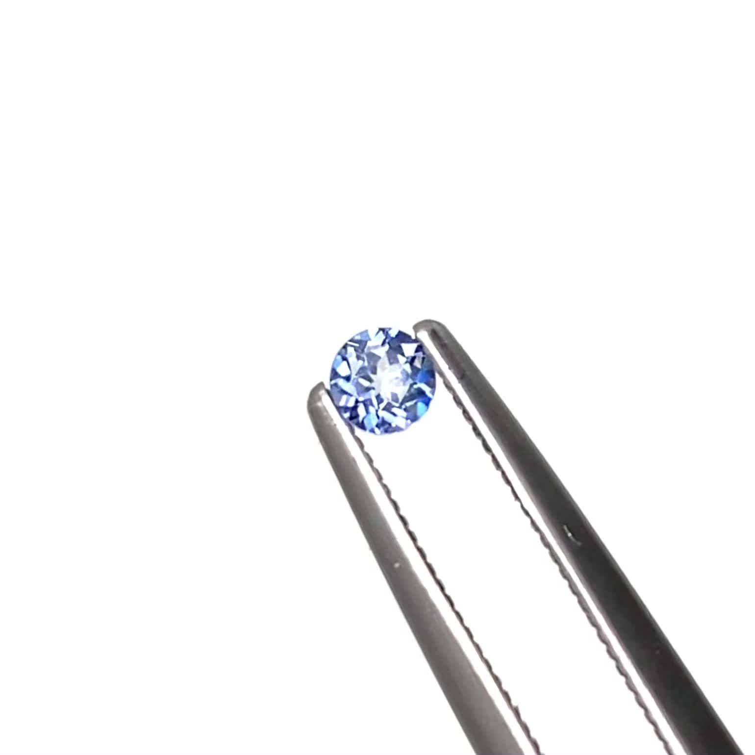 ベニトアイト アメリカ・カリフォルニア州産 0.11ct[240929098]2.9x2