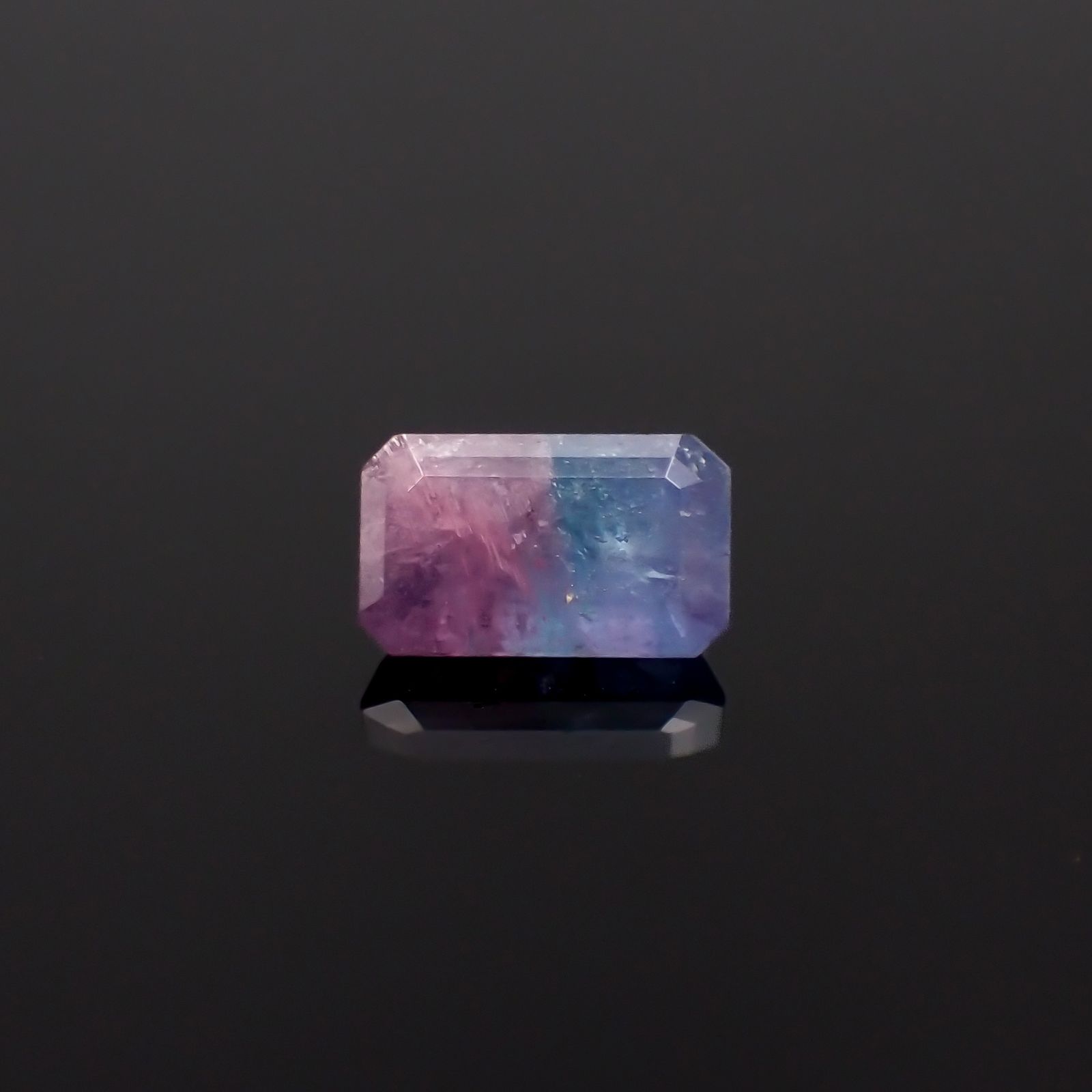 バイカラーパライバトリマルン 非加熱(宝石名トルマリン/別名パライバ・トルマリン)ブラジル産 0.55ct GIA鑑付[231224814]6.26x3.83mm前後