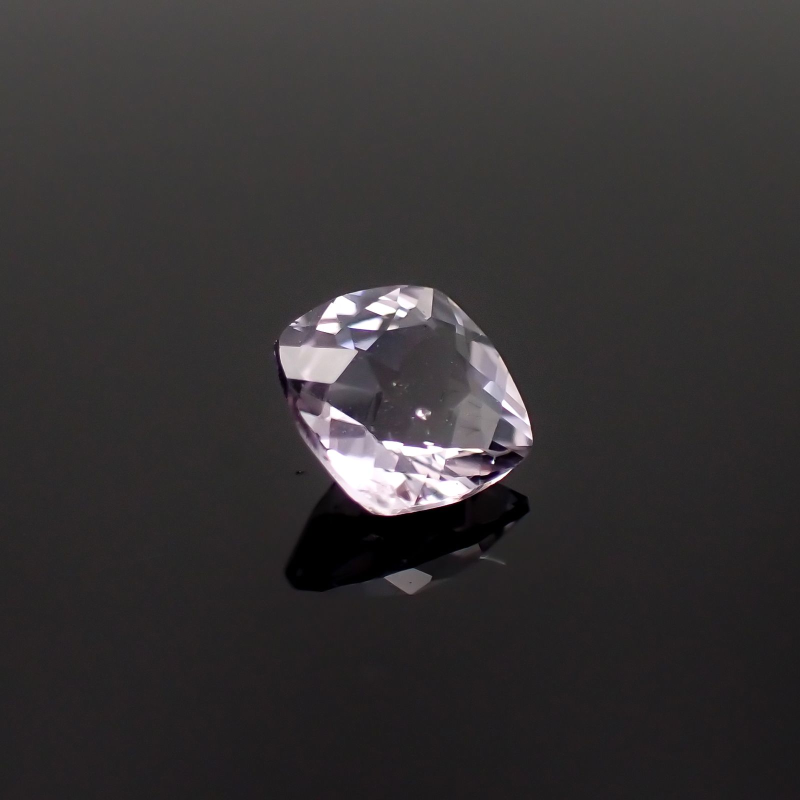 マリアライト フルオレッセンス(宝石名スキャポライト)スリランカ産 0.83ct 識別済[230421676]6.2x6mm前後