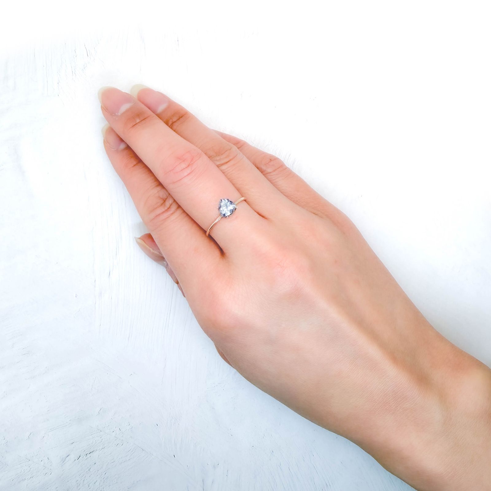 ユークレース(宝石名ユークレース)ジンバブエ産 識別済 0.72ct / 5.6x5.8mm前後 [260131601]