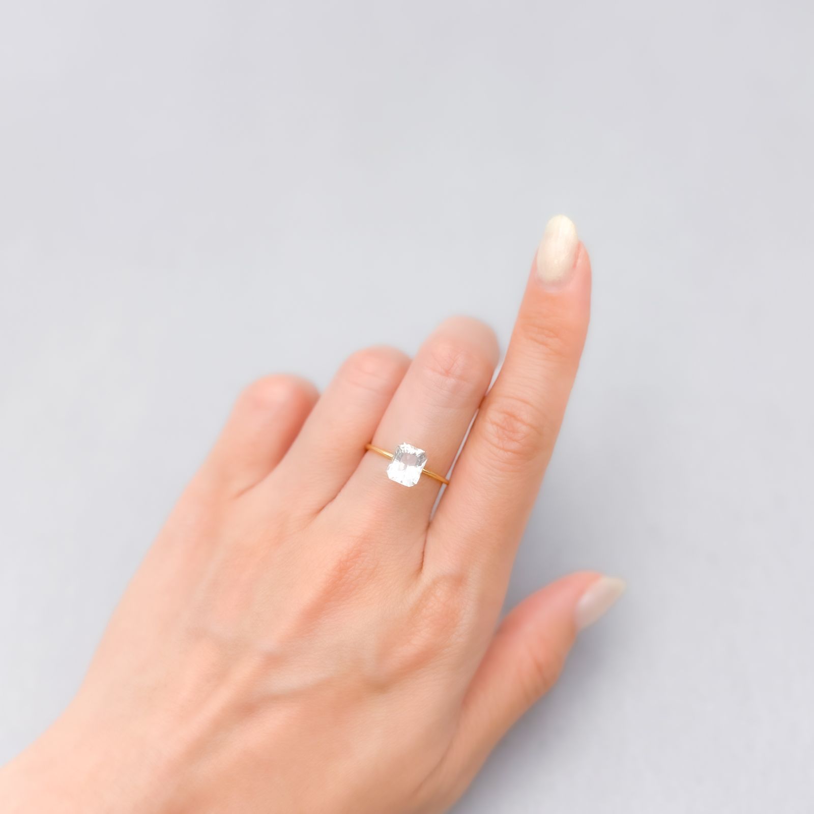 カラーレスフローライト フルオレッセンス イギリス産 1.98ct [250430161]7.6x6.4mm前後