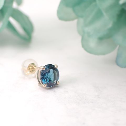 ピアス空枠：石留め▶ロンドンブルートパーズ（お客様製作例）