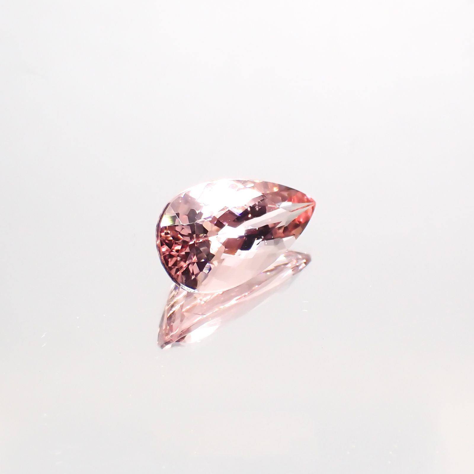 モルガナイト(宝石名モルガナイト)ナイジェリア産 3.375ct ソ付(彩珠)[220114246]14.3x7.8mm前後