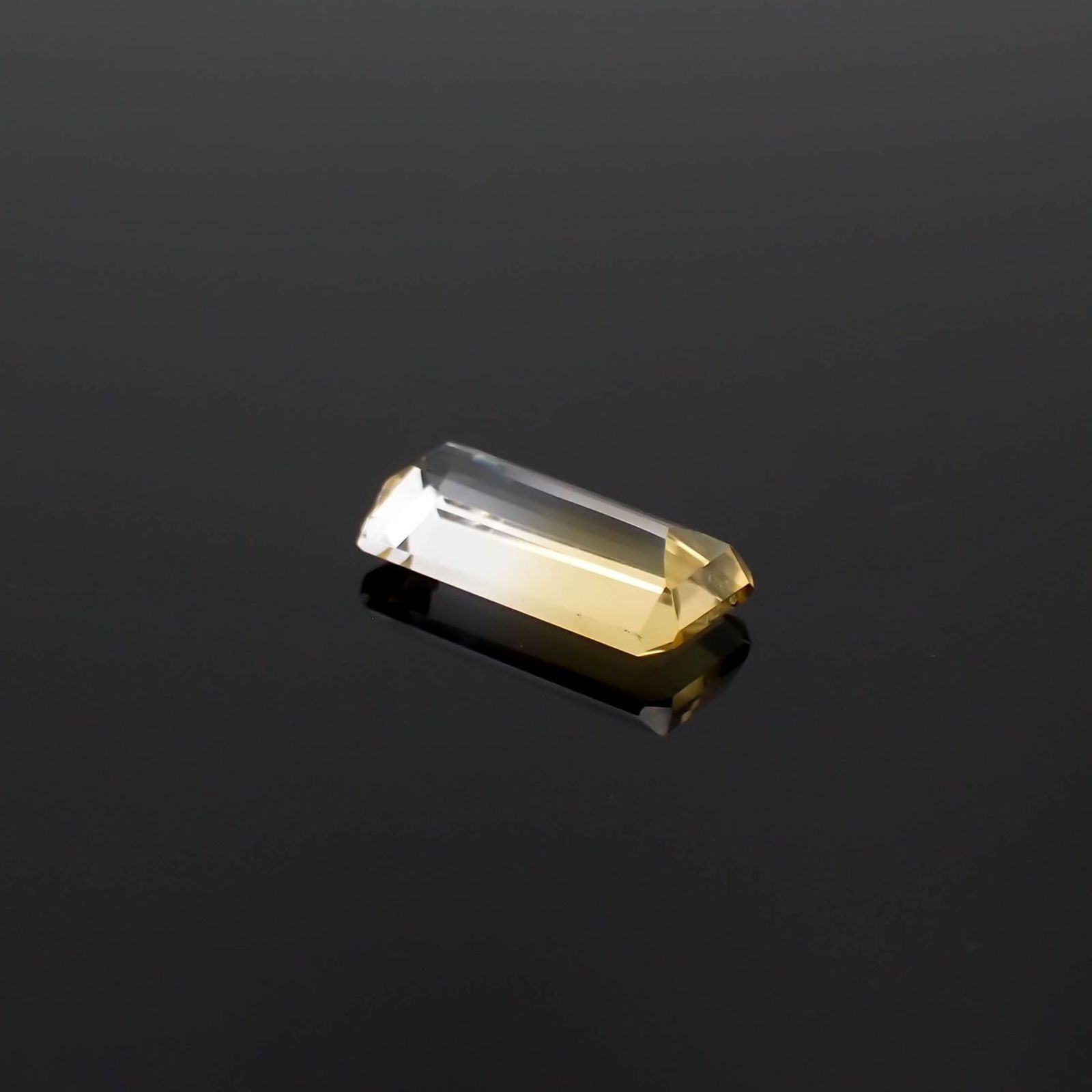 バイカラーシトリン ブラジル・ミナスジェライス州産 6.19ct / 17.1x8.1mm前後 [251026467]