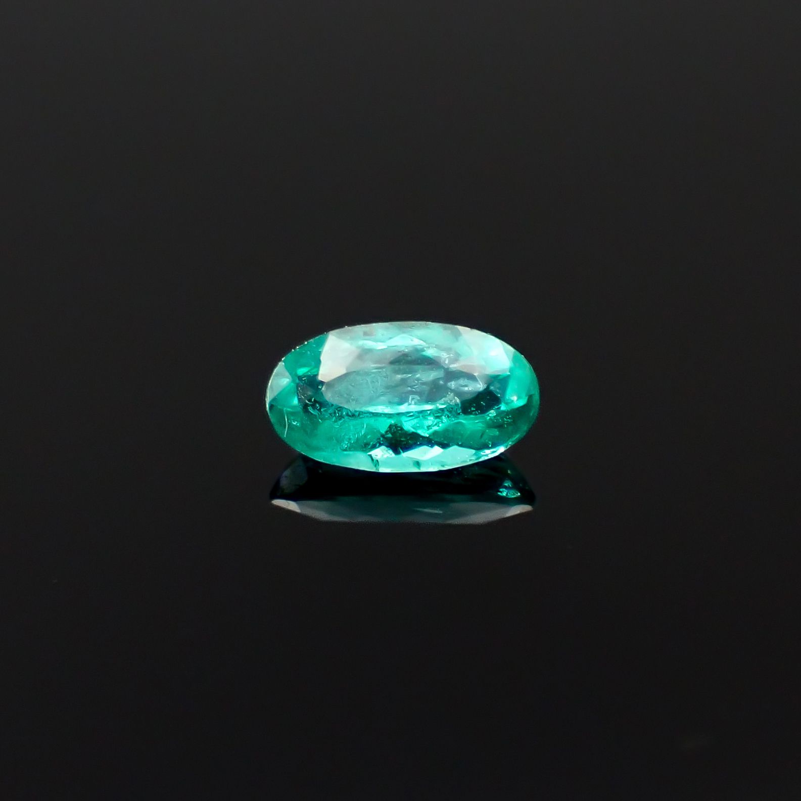 パライバトルマリン ブラジル・パライバ州バターリャ鉱山産 0.30ct[240928759]5.9x3.4mm前後