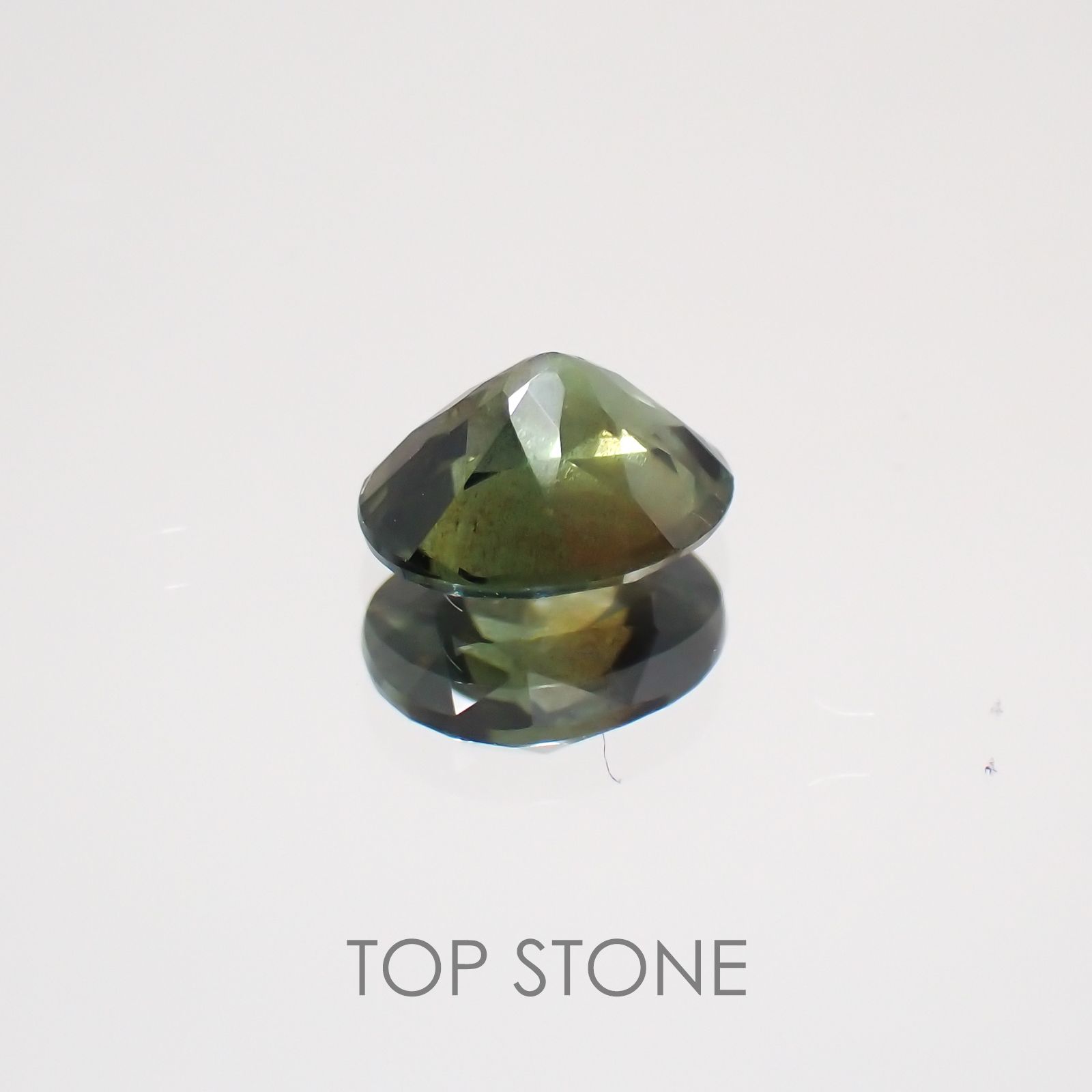 ゴールドシーンサファイア 非加熱(宝石名シーン・サファイア) ケニア産 0.602ct ソ付(彩珠)[20129293]5.6×4.6mm前後