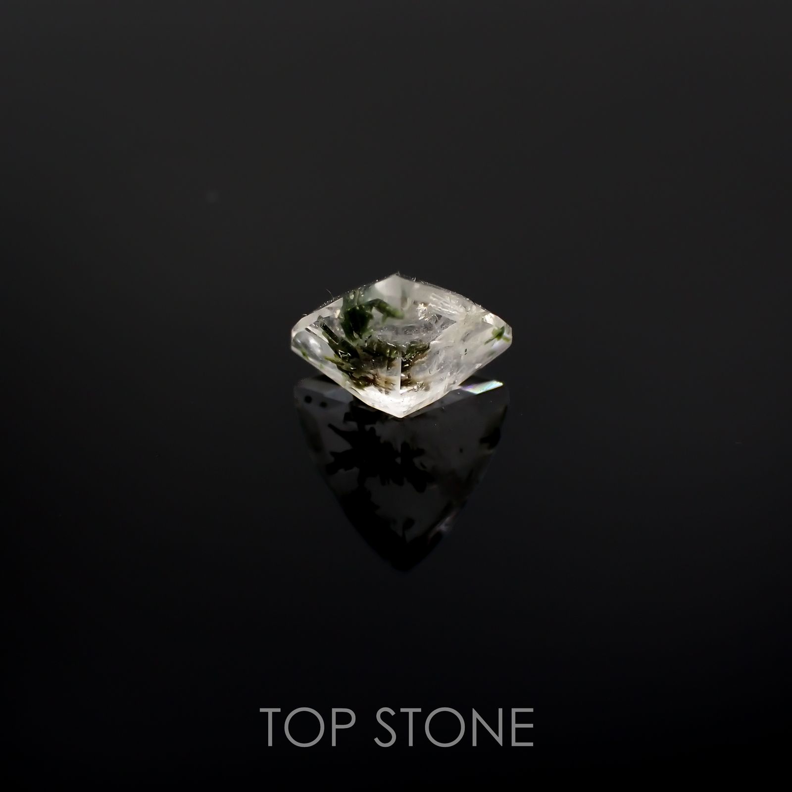 ヘデンベルジャイトインクォーツ インドネシア産 1.63ct[220917833]8.5x9.2mm前後