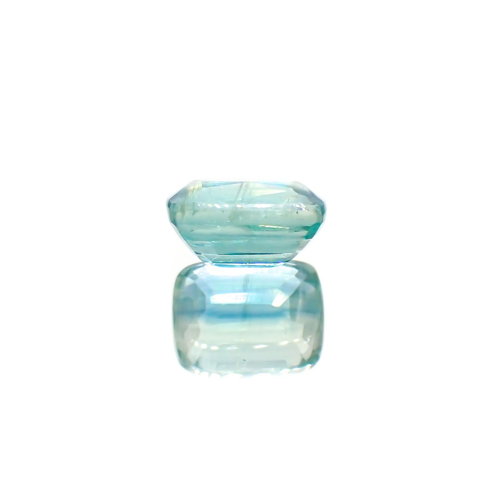 バイカラーカイヤナイト(宝石名カイヤナイト)ネパール産 識別済 1.63ct / 7x5.5mm前後 [260315369]