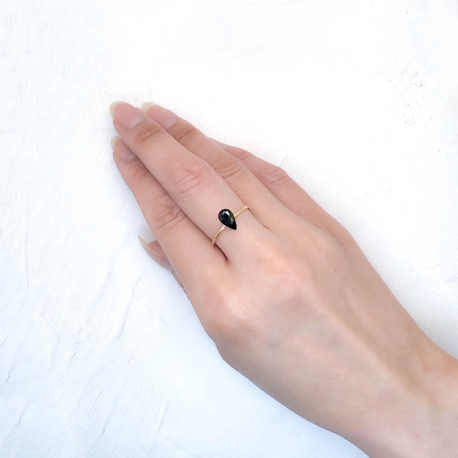 ルチル単結晶 ブラジル産 1.11ct / 8.1x4.9mm前後 [251031272]