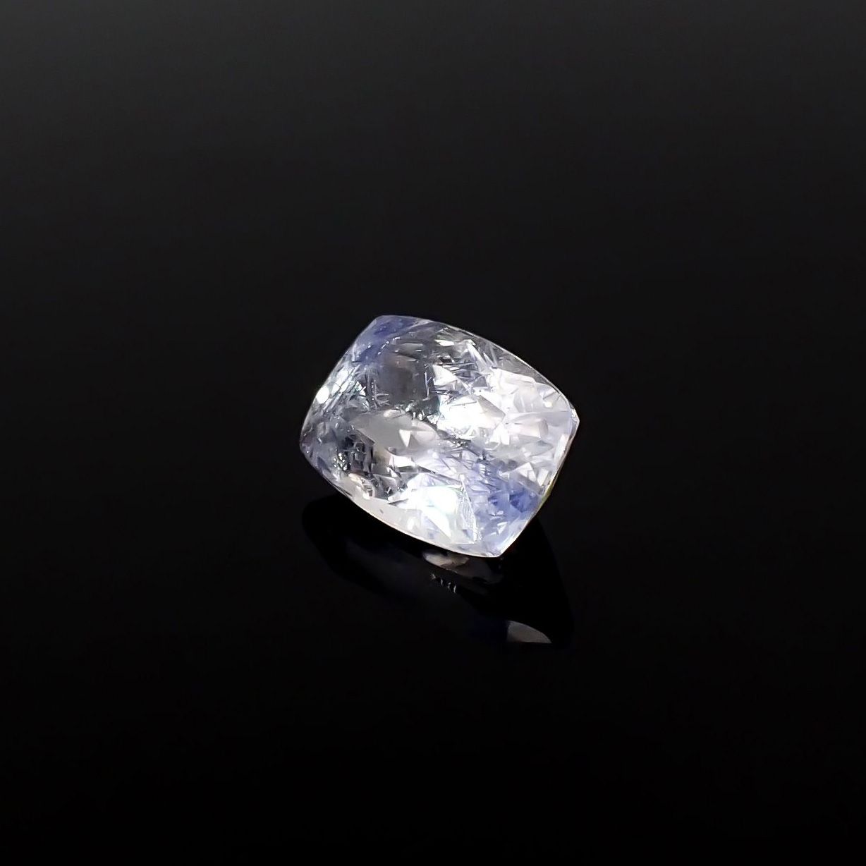 デュモルチェライトインクォーツ ブラジル産 0.89ct / 7.1x5.1mm前後 [260331854]