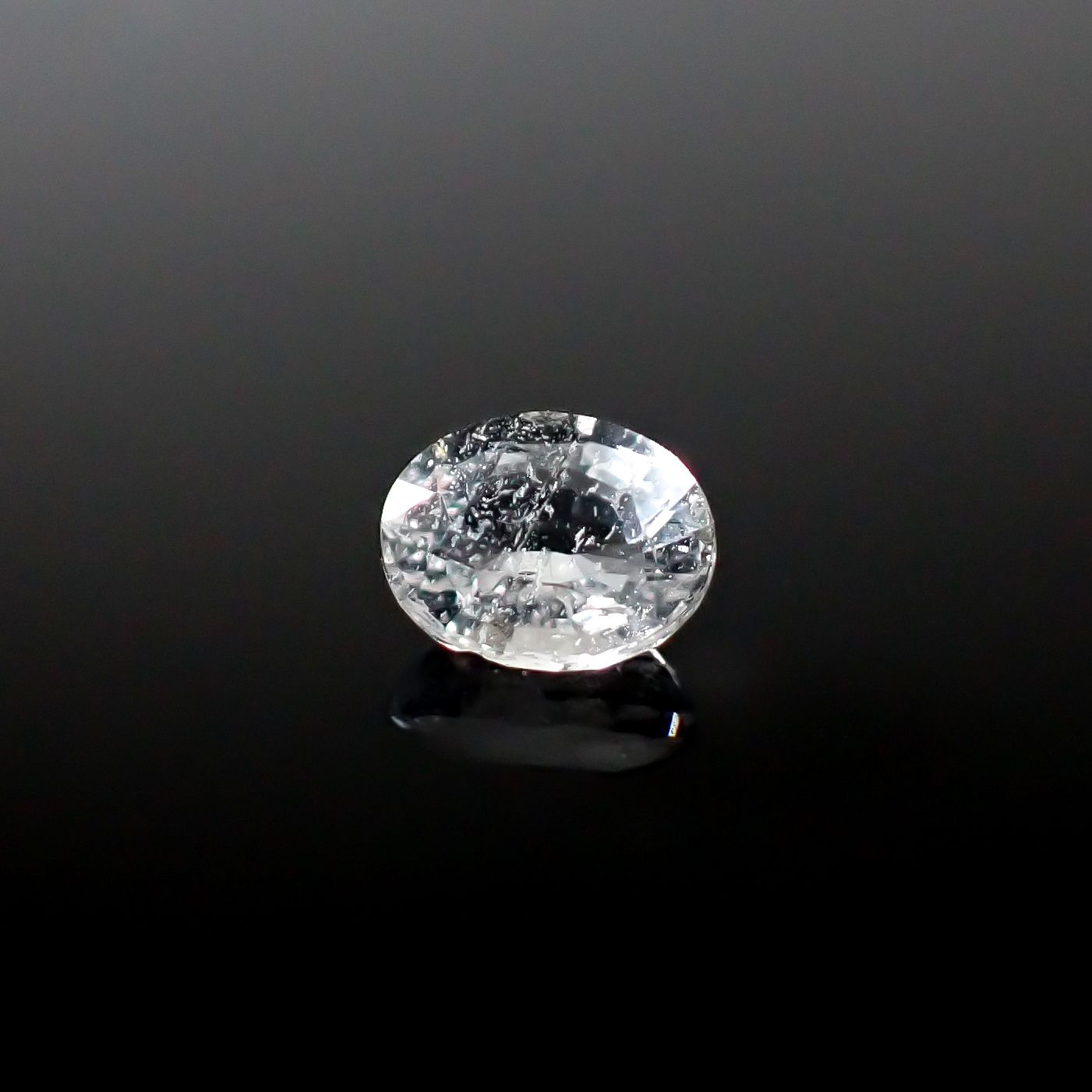 テネブレッセンススキャポライト アフガニスタン産 0.31ct / 5x3.9mm前後 [260532254]