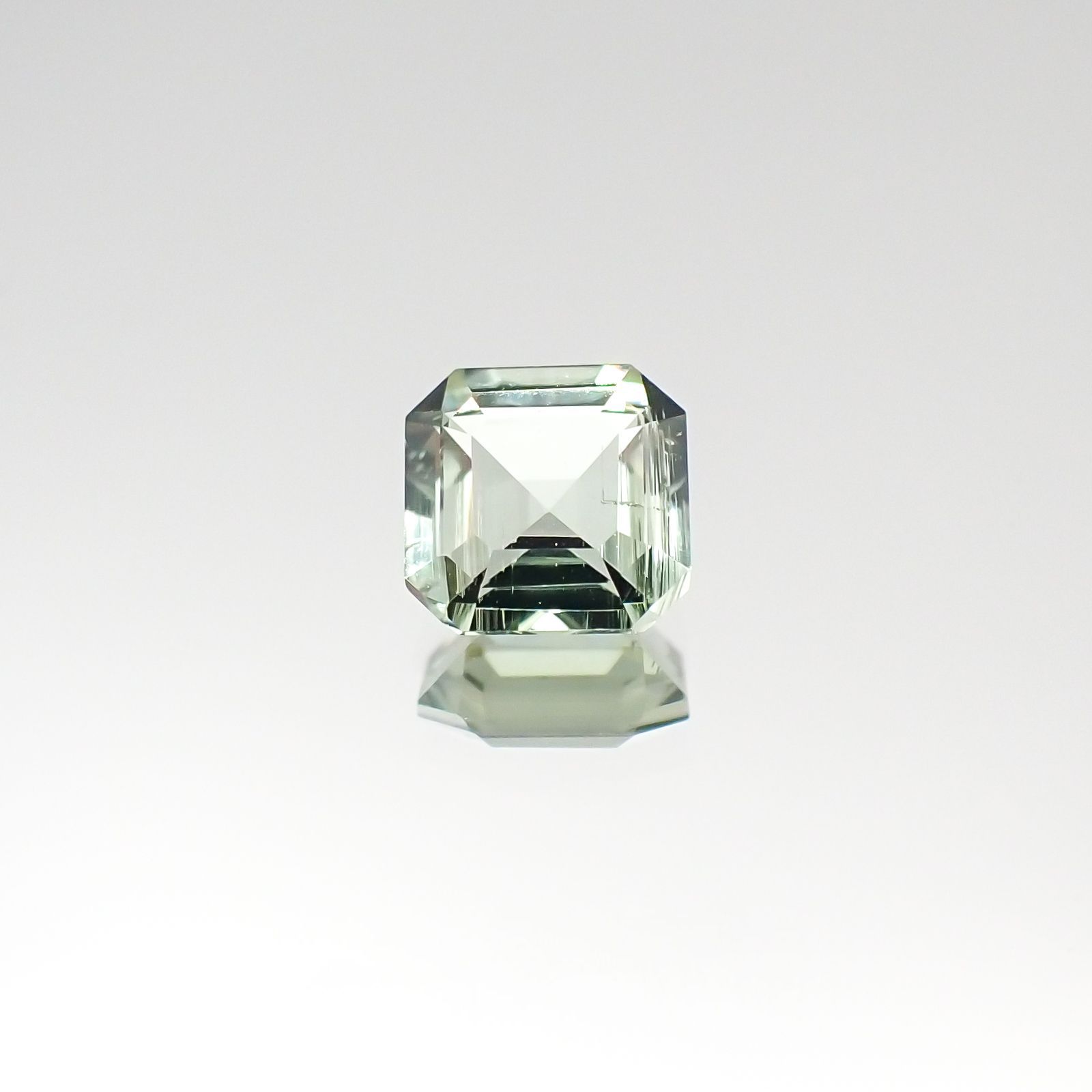 グリーントルマリン(宝石名グリーン・トルマリン)ブラジル産 0.54ct 識別済[231023951]5x5mm前後