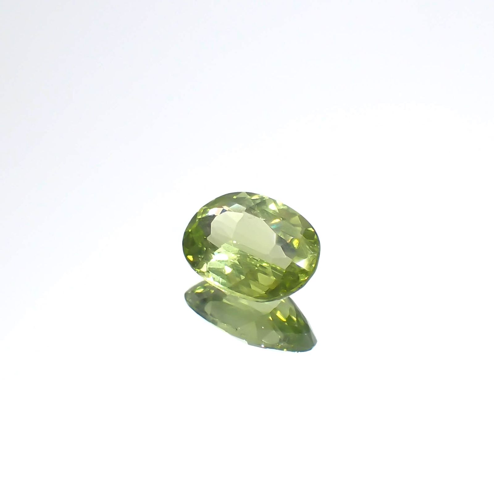 グリーンエンスタタイト(宝石名グリーン・エンスタタイト)カメルーン産 0.67ct 識別済[240125627]6.8x4.8mm前後