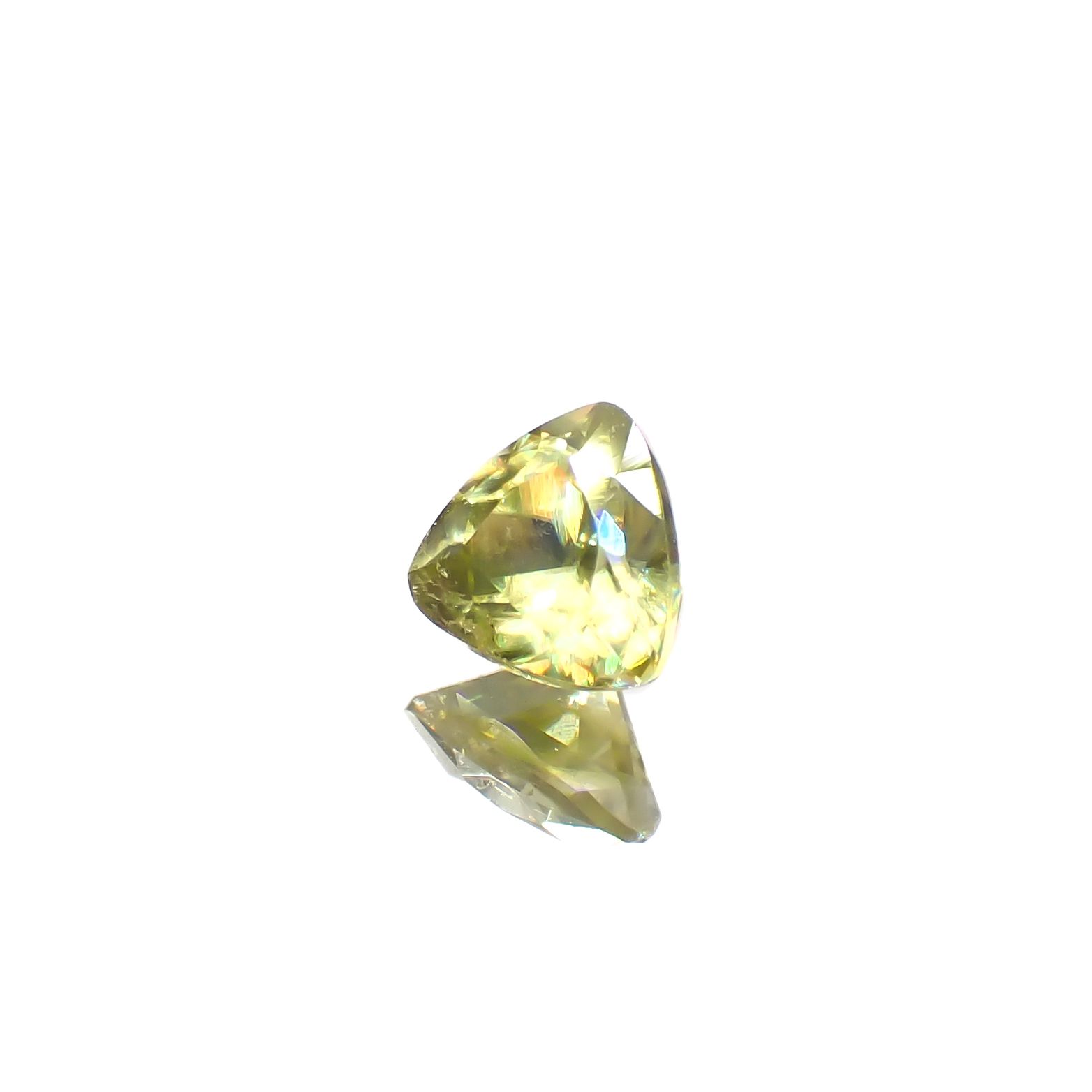 スフェーン マダガスカル産 0.30ct[240627906]4.1x4mm前後