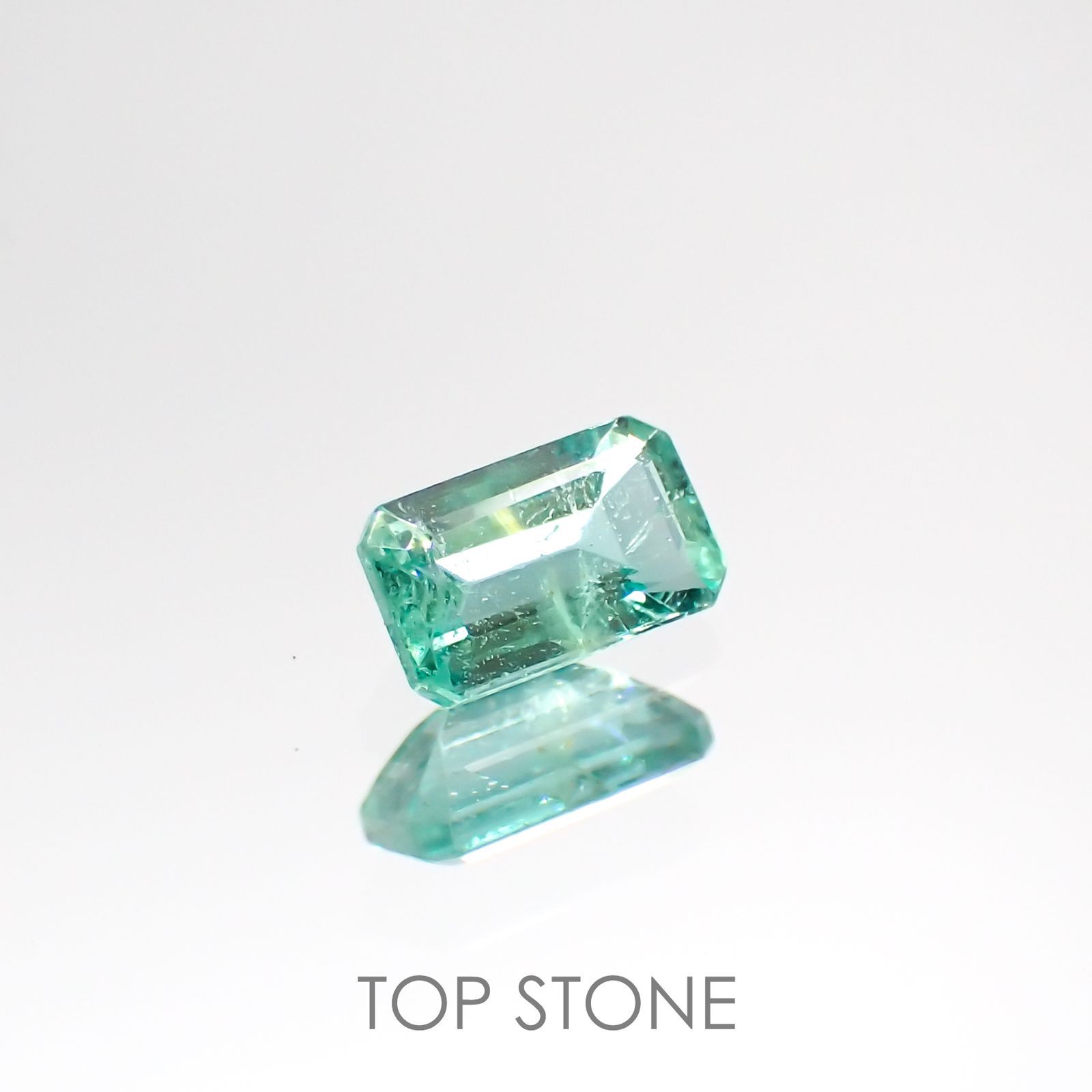 エメラルド(宝石名エメラルド) ザンビア産 0.27ct 識別済[210812996]4.9×3mm前後