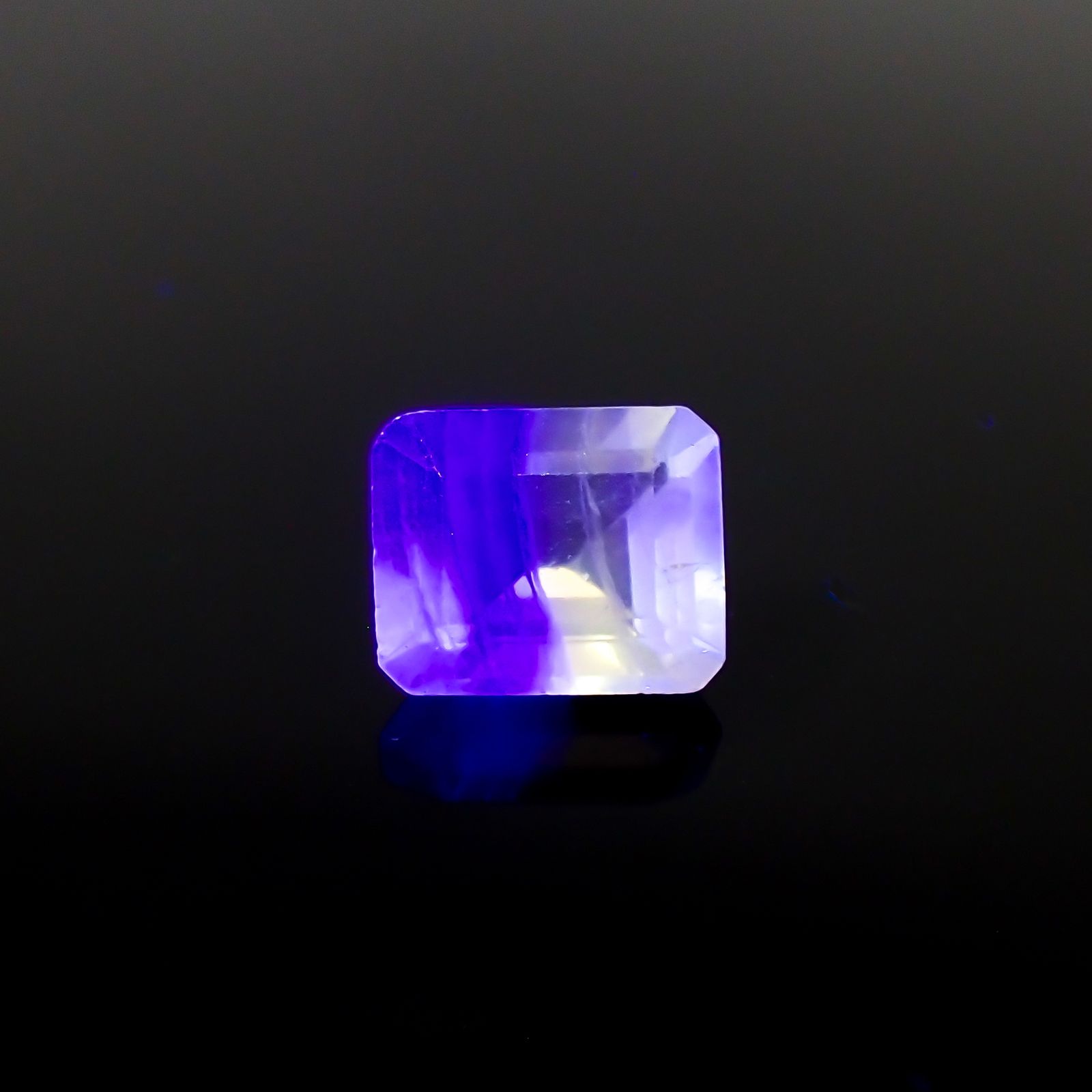 バイカラーフローライト フルオレッセンス ブラジル産 5.09ct[230722971]10.9x9mm前後