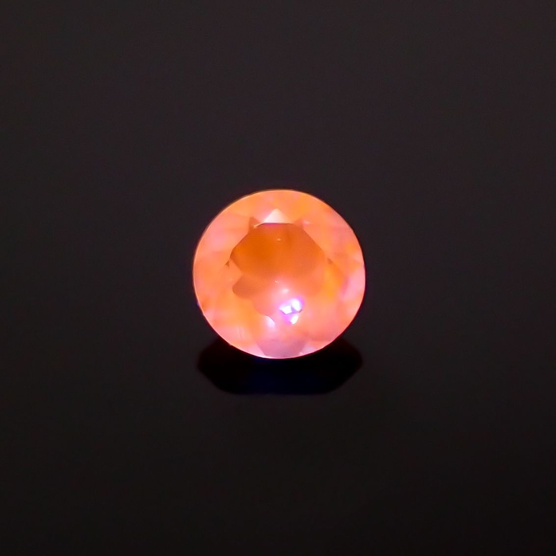 アウイナイト フルオレッセンス ドイツ産 0.041ct [250917693]2.4x2.4mm前後