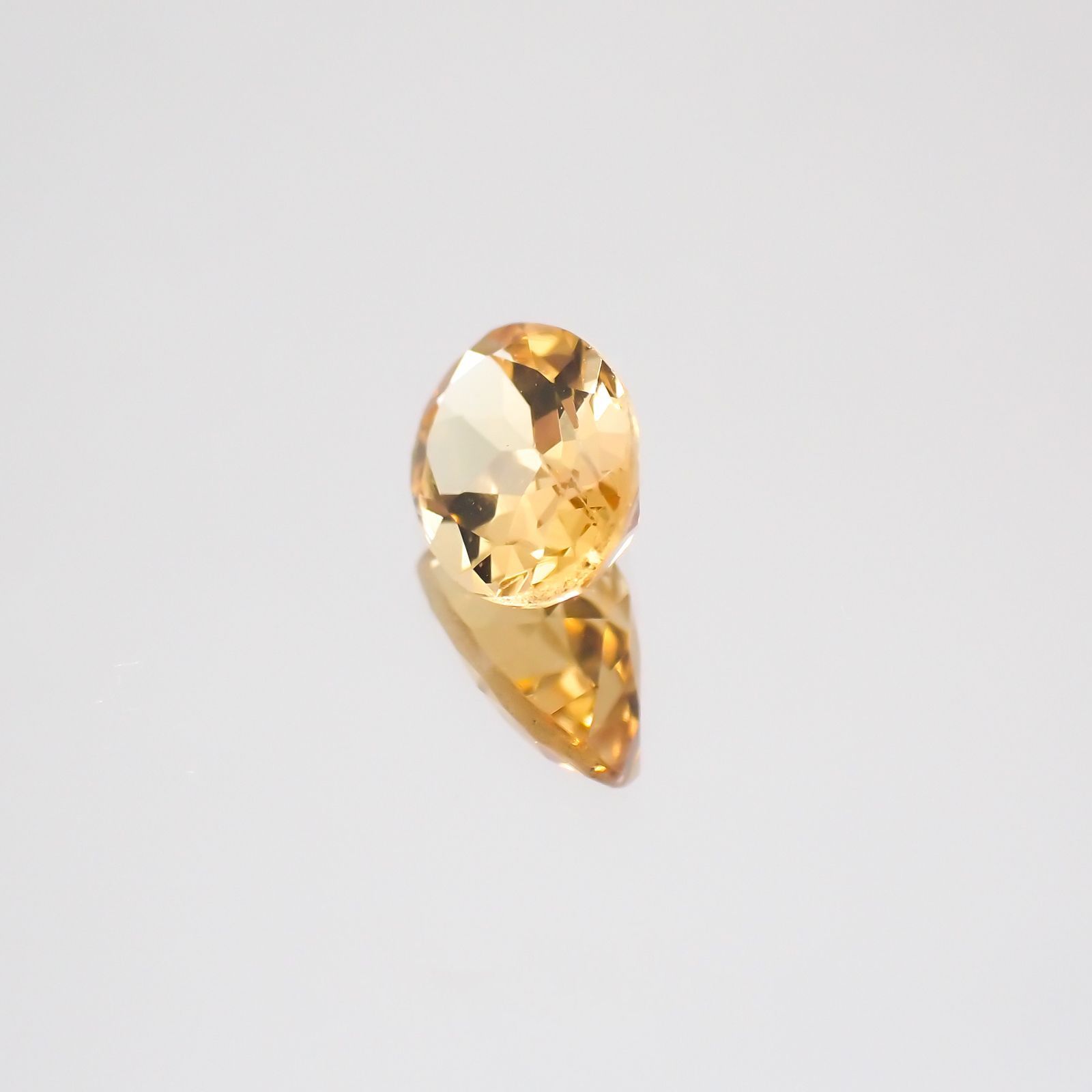 インペリアルガーネット(宝石名ヘソナイト・ガーネット)スリランカ産 0.85ct 識別済[231224368]6.8x4.9mm前後