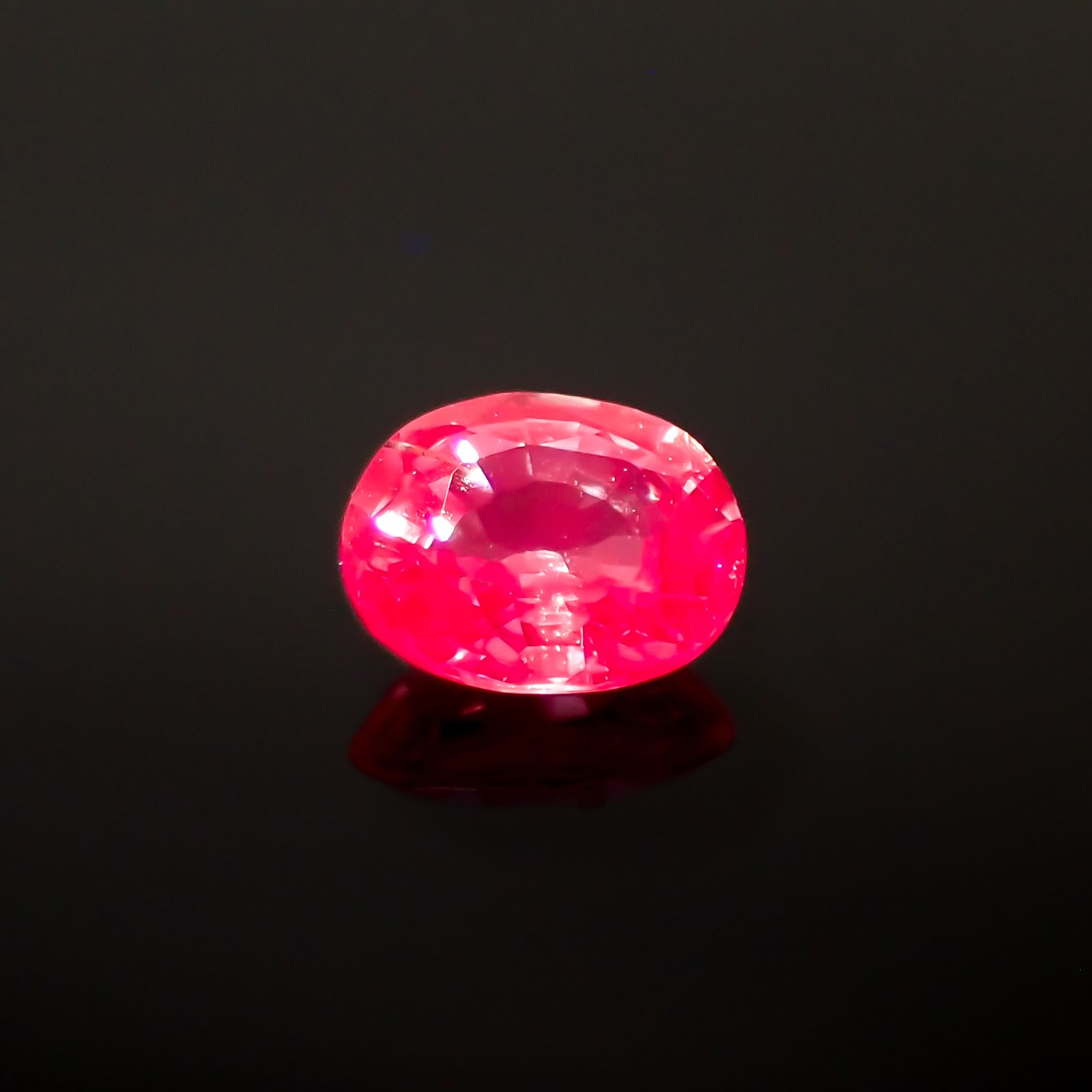 パパラチャサファイア(宝石名サファイア/別名パパラチャ・サファイア)スリランカ産 0.404ct ソ付[230421633]4.86x3.94mm前後