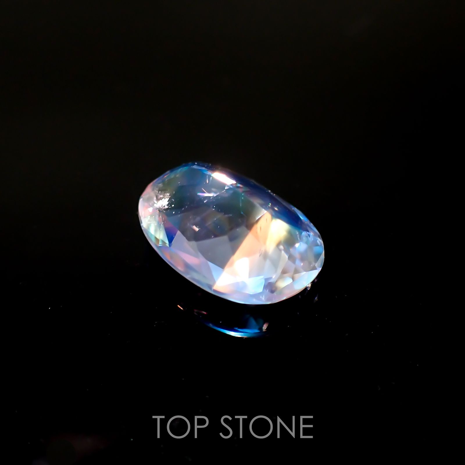 レインボームーンストーン(宝石名ラブラドライト) マダガスカル産 3.499ct ソ付(彩珠)[210410405]12.2×9mm前後