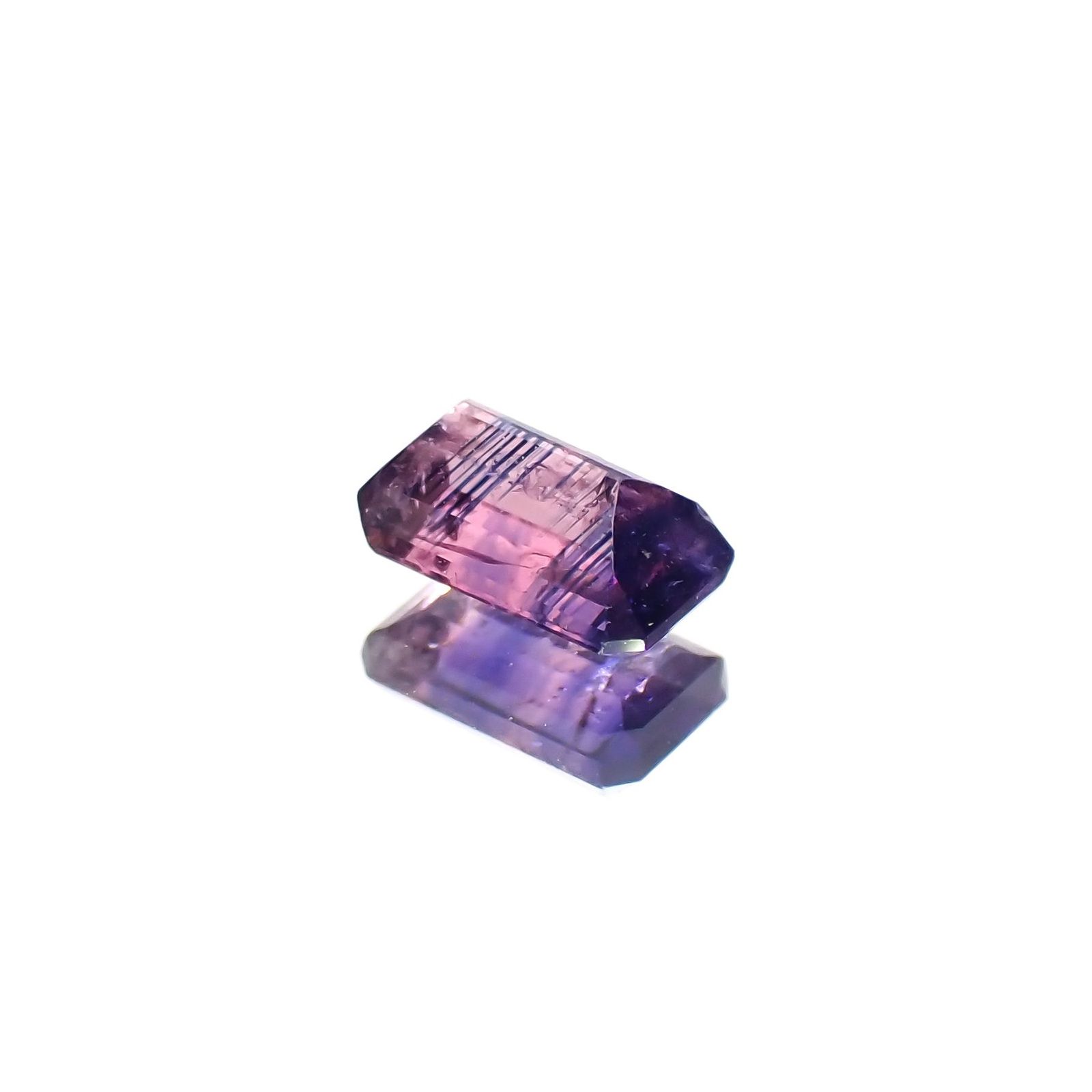 ウィンザーサファイア 非加熱 タンザニア・ウィンザー産 0.57ct / 5.5x3.4mm前後 [230722841]